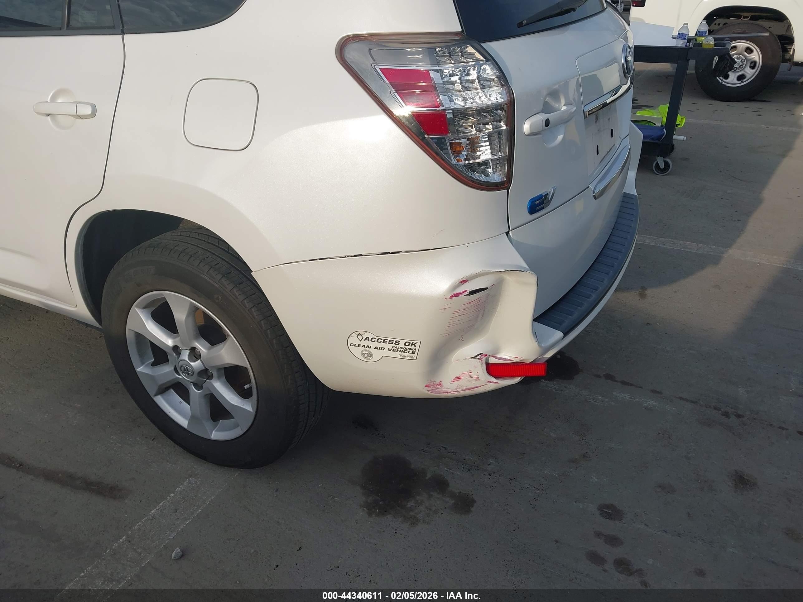 TOYOTA RAV4 image 6