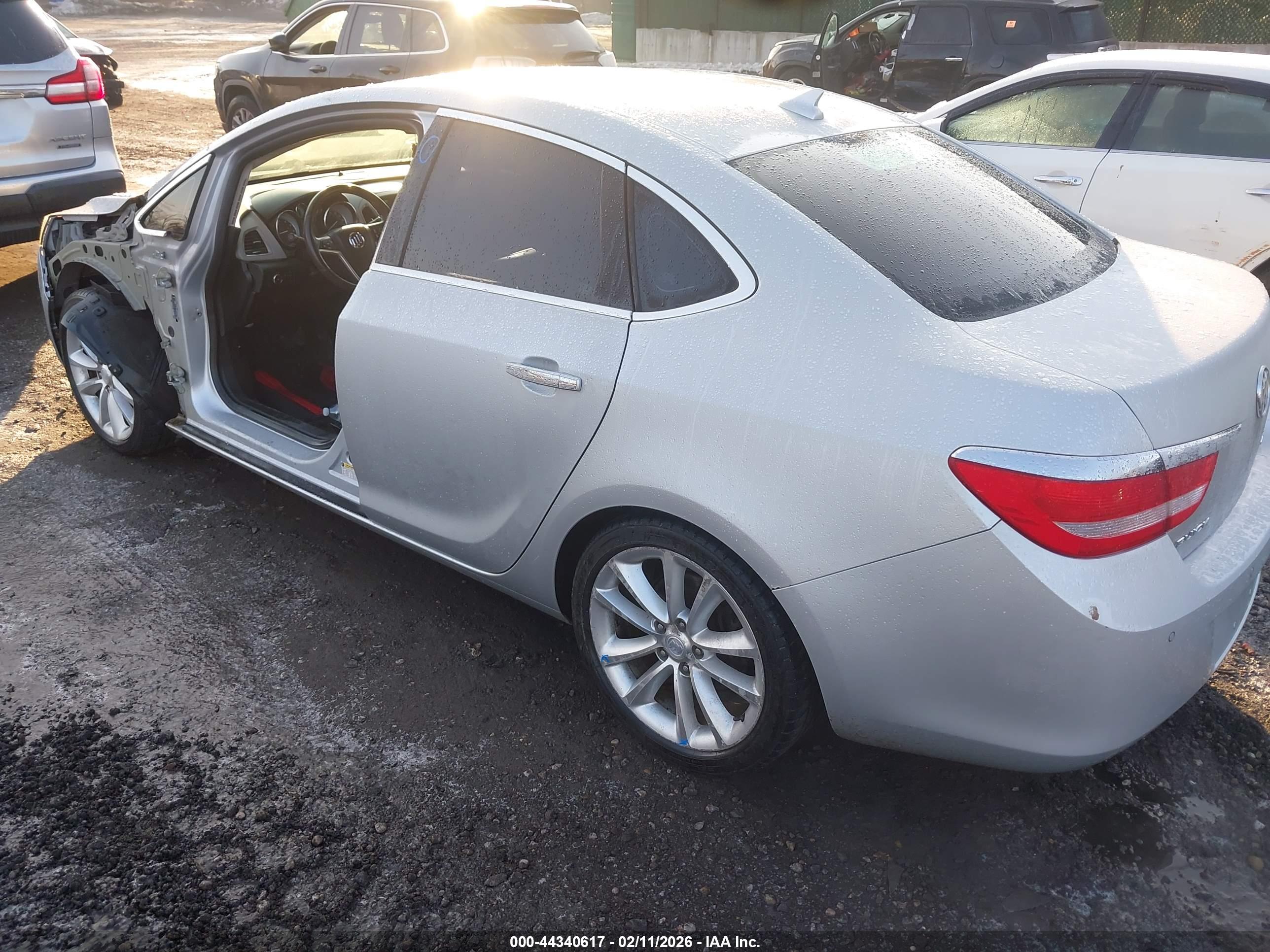 BUICK VERANO image 3