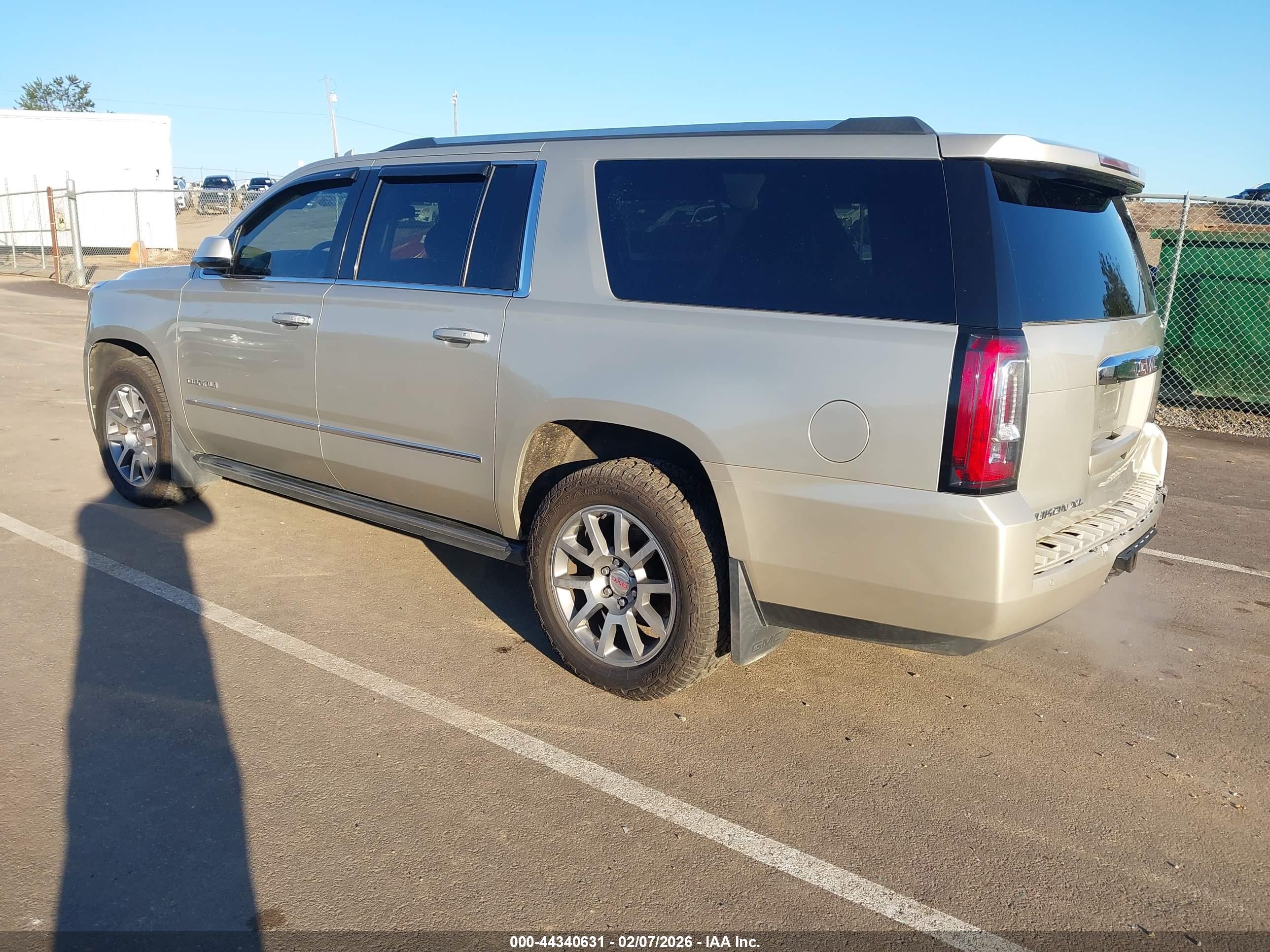 GMC YUKON image 3