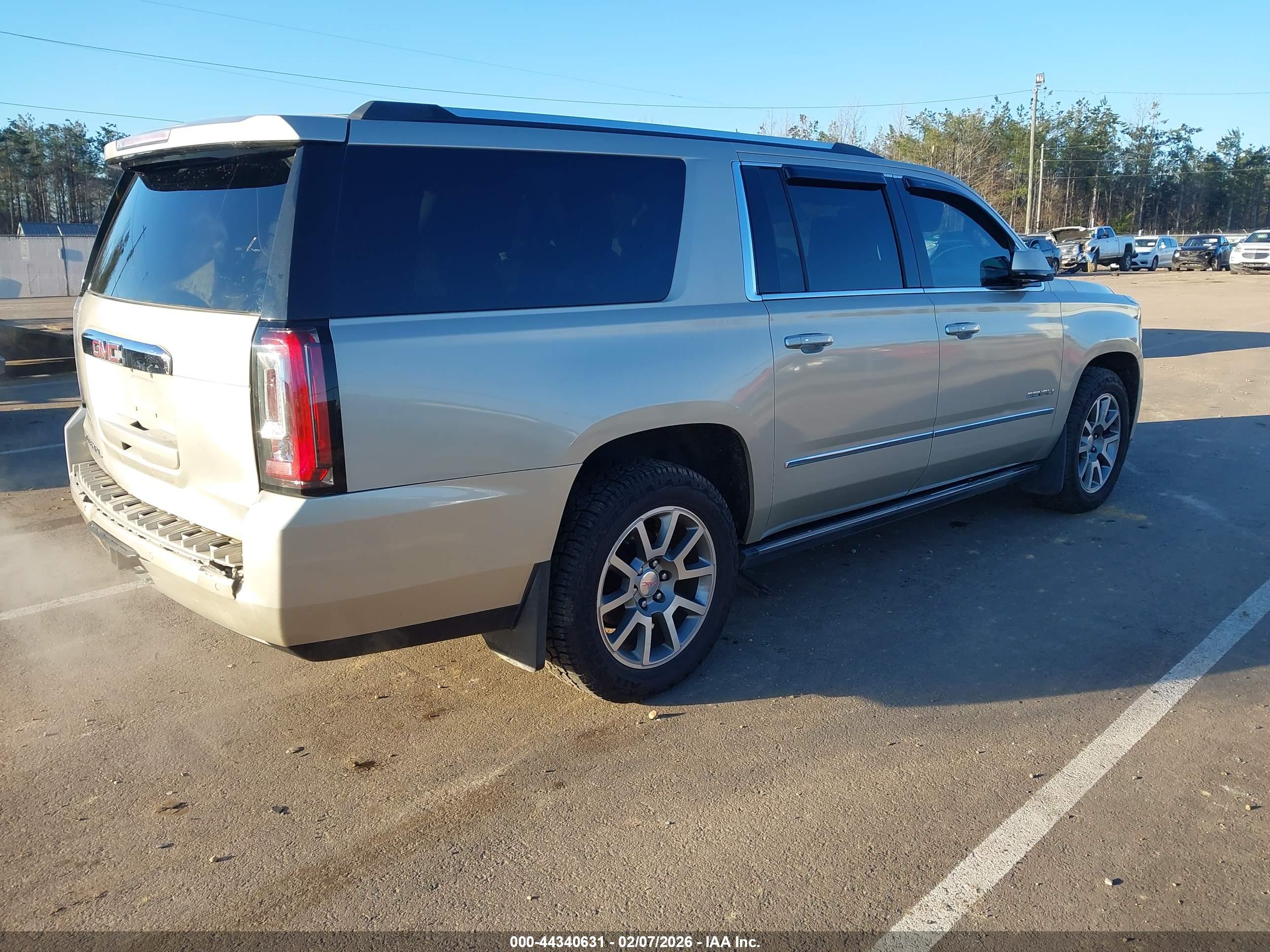 GMC YUKON image 4
