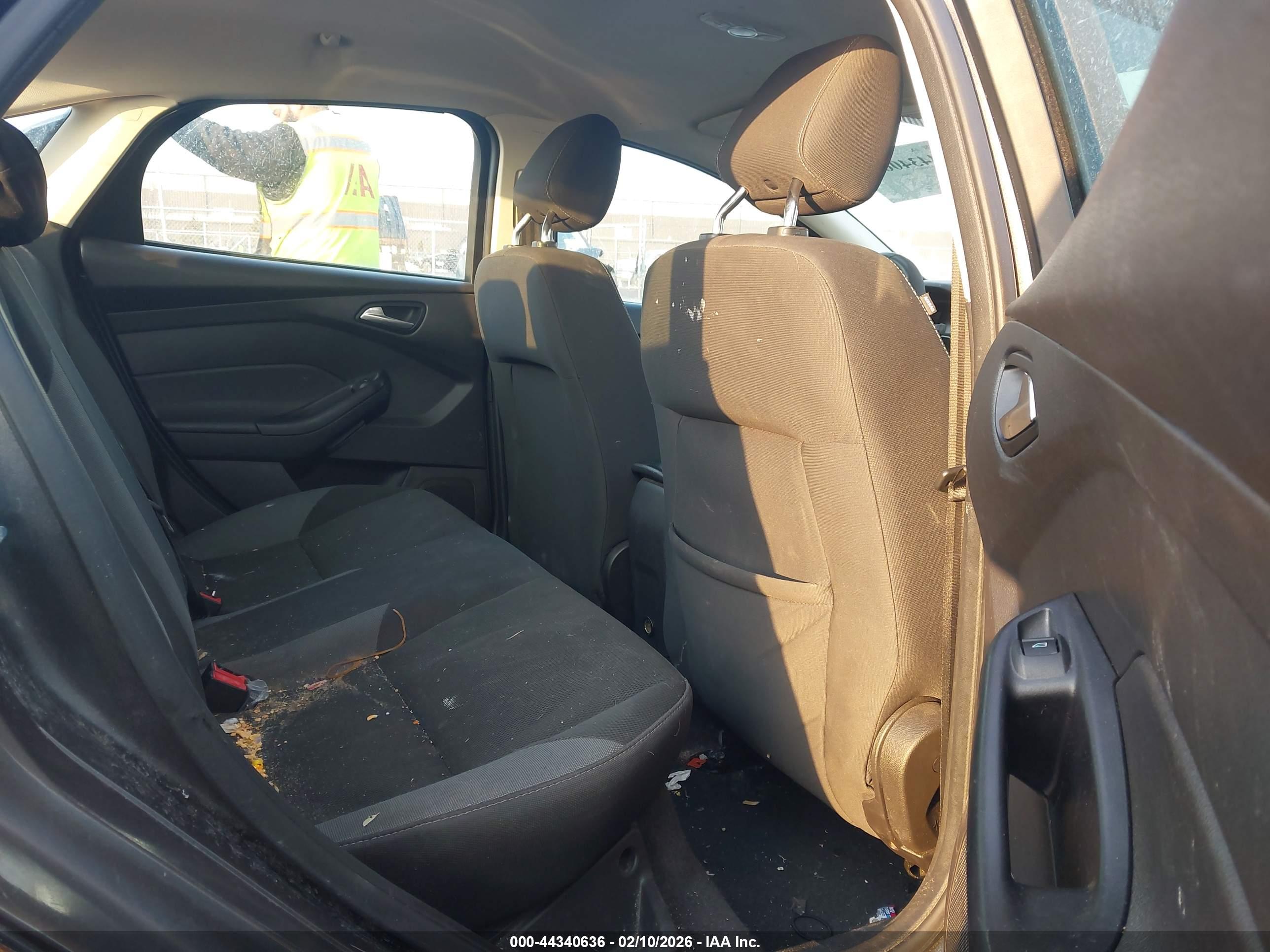 FORD FOCUS image 8