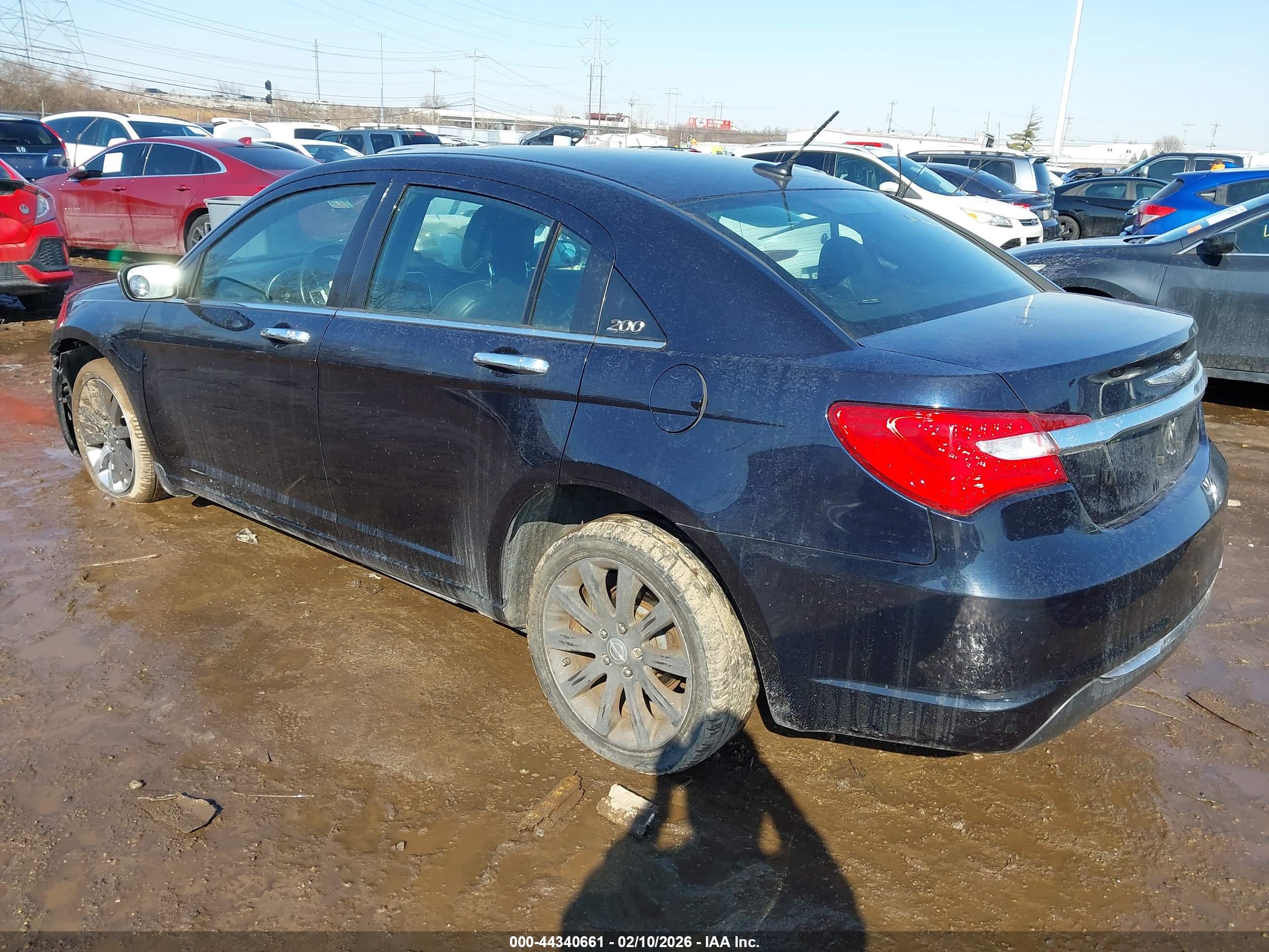 CHRYSLER 200 image 3