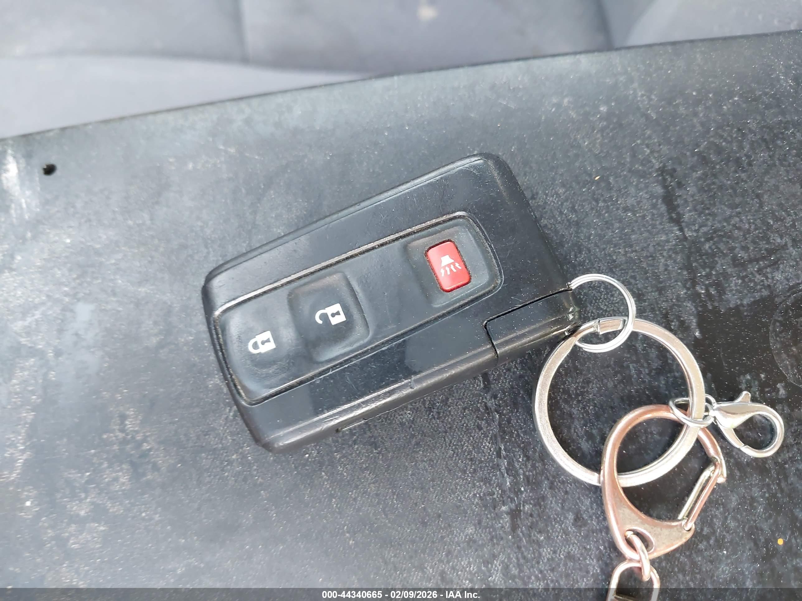 TOYOTA PRIUS image 11