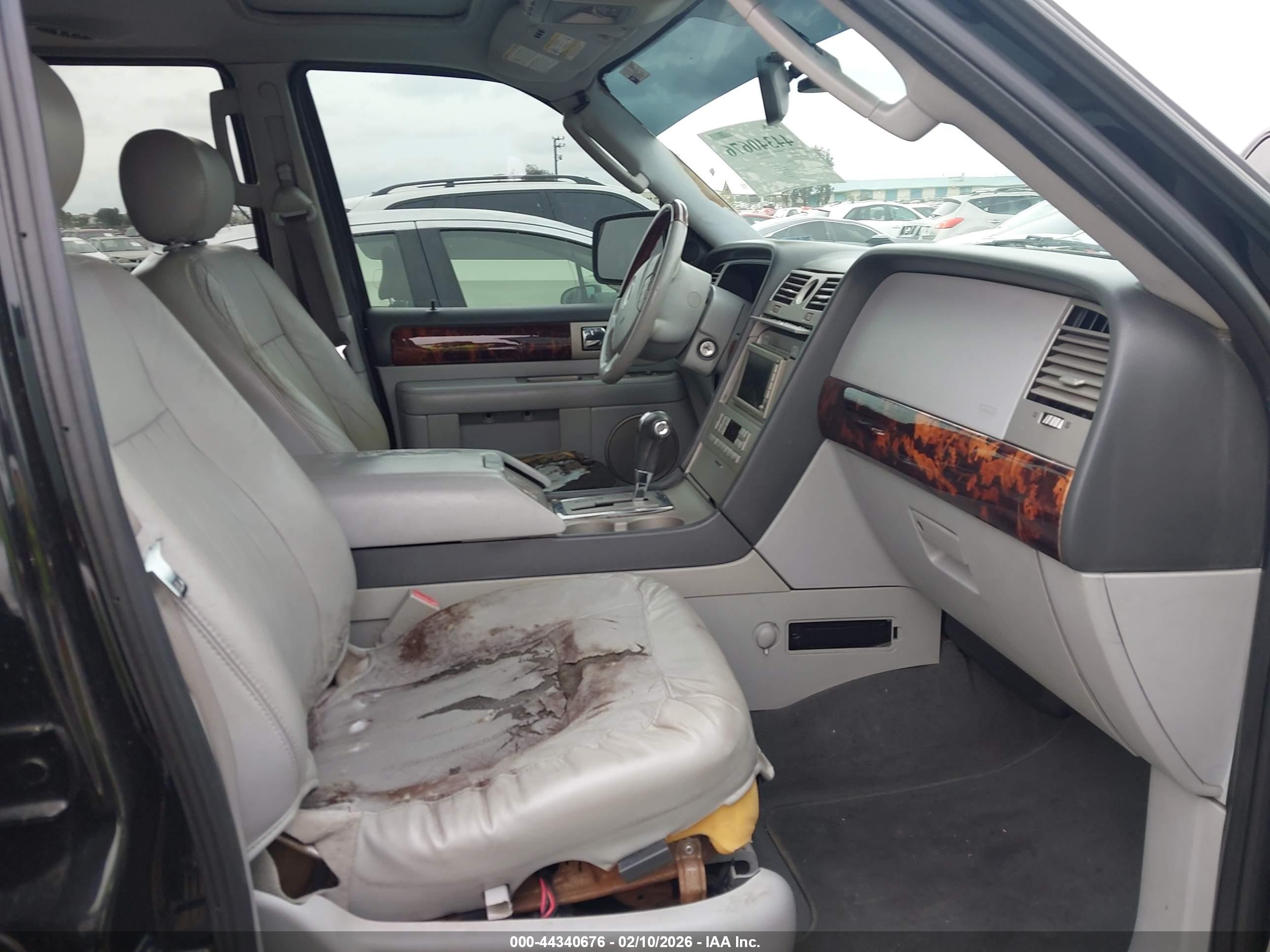 LINCOLN NAVIGATOR image 5