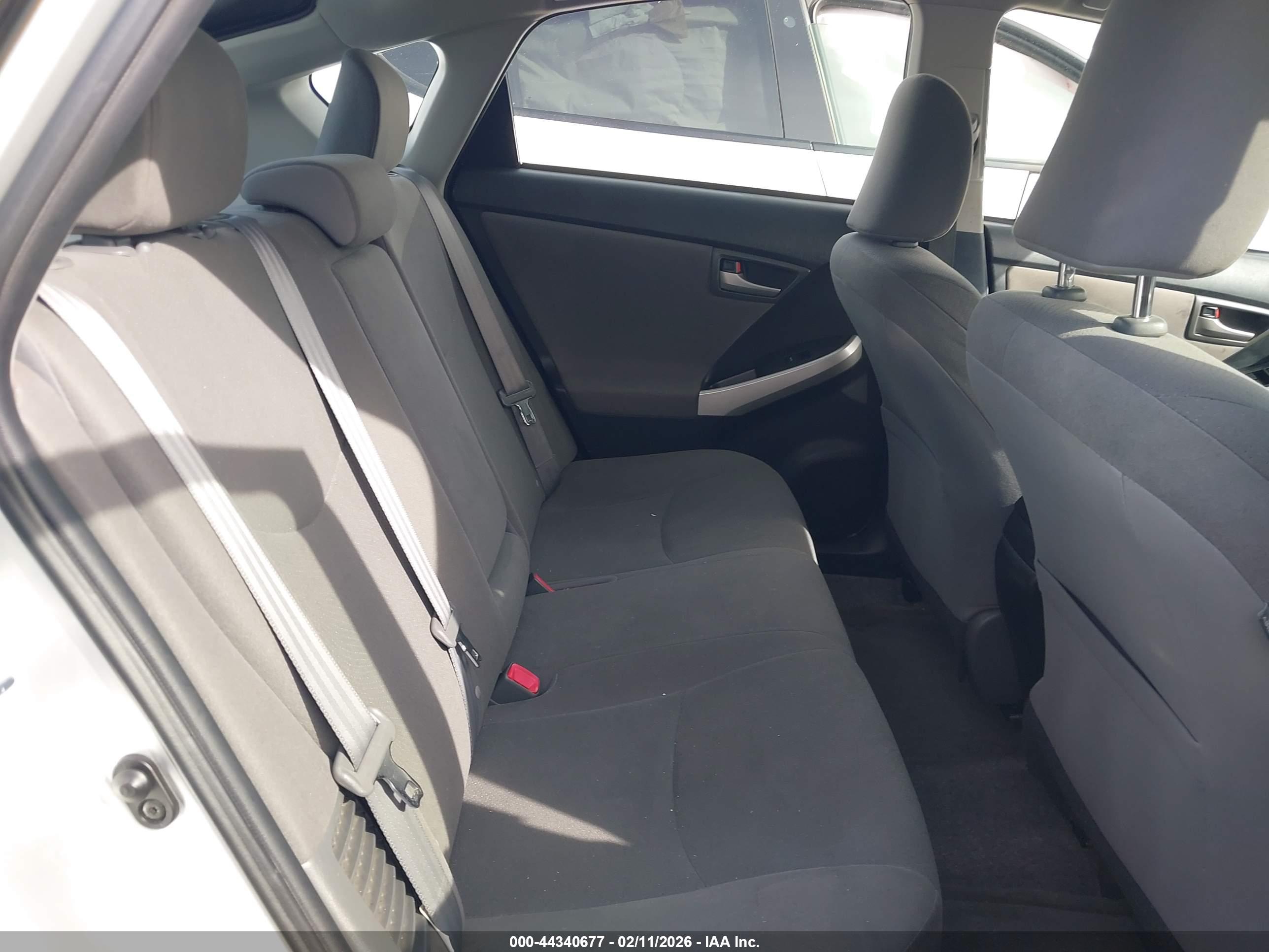 TOYOTA PRIUS image 8