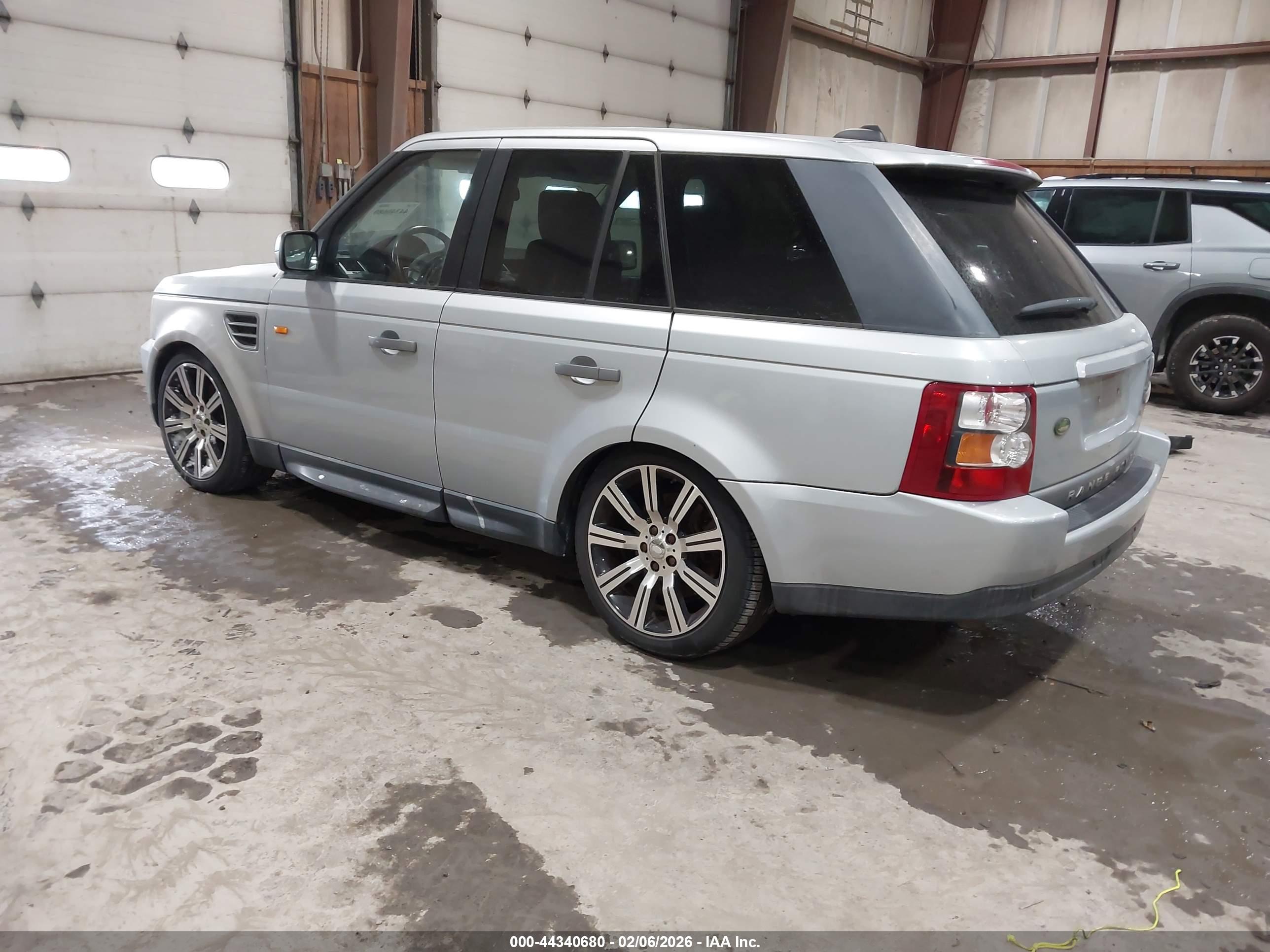 LAND ROVER image 3