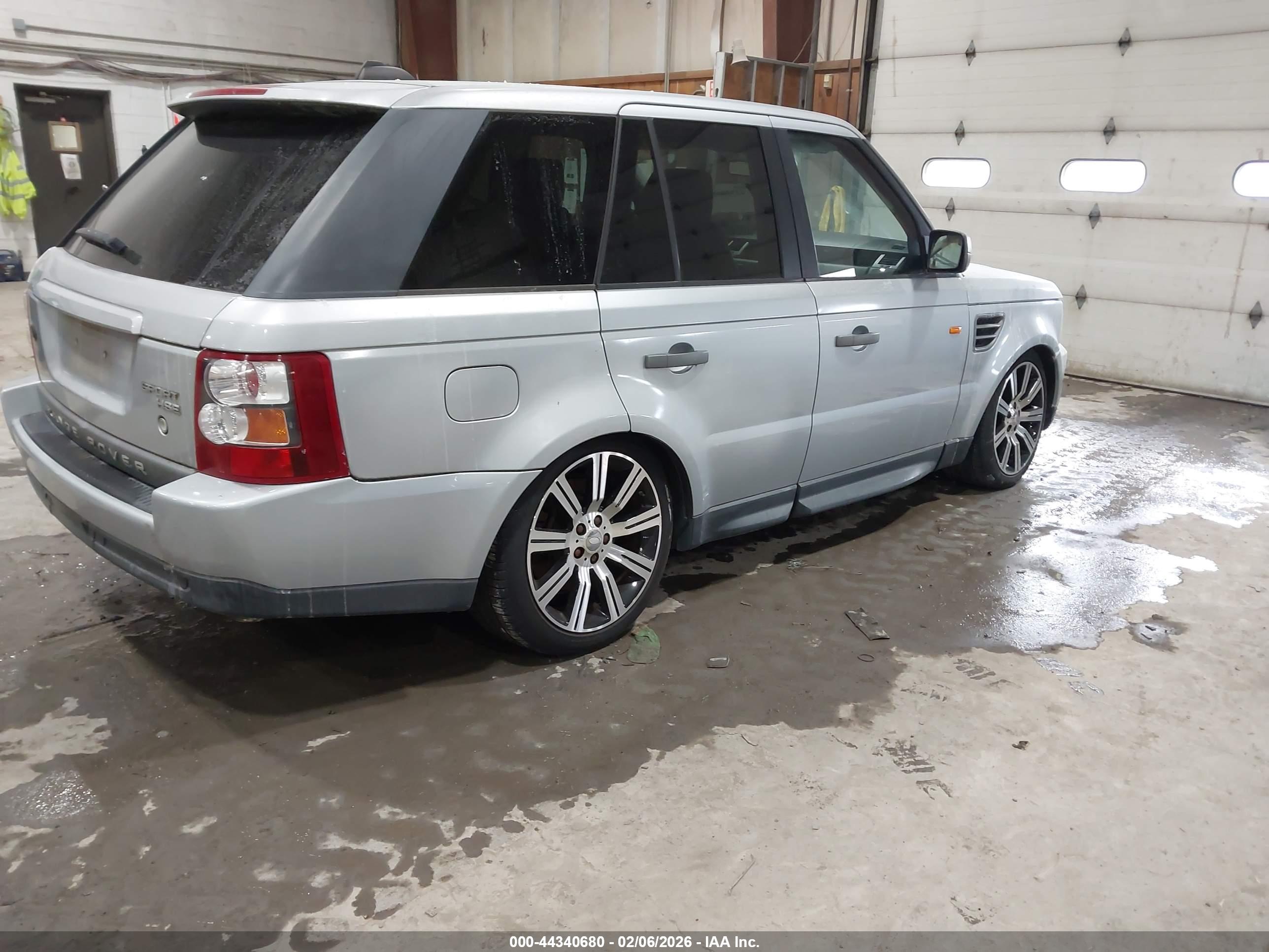 LAND ROVER image 4