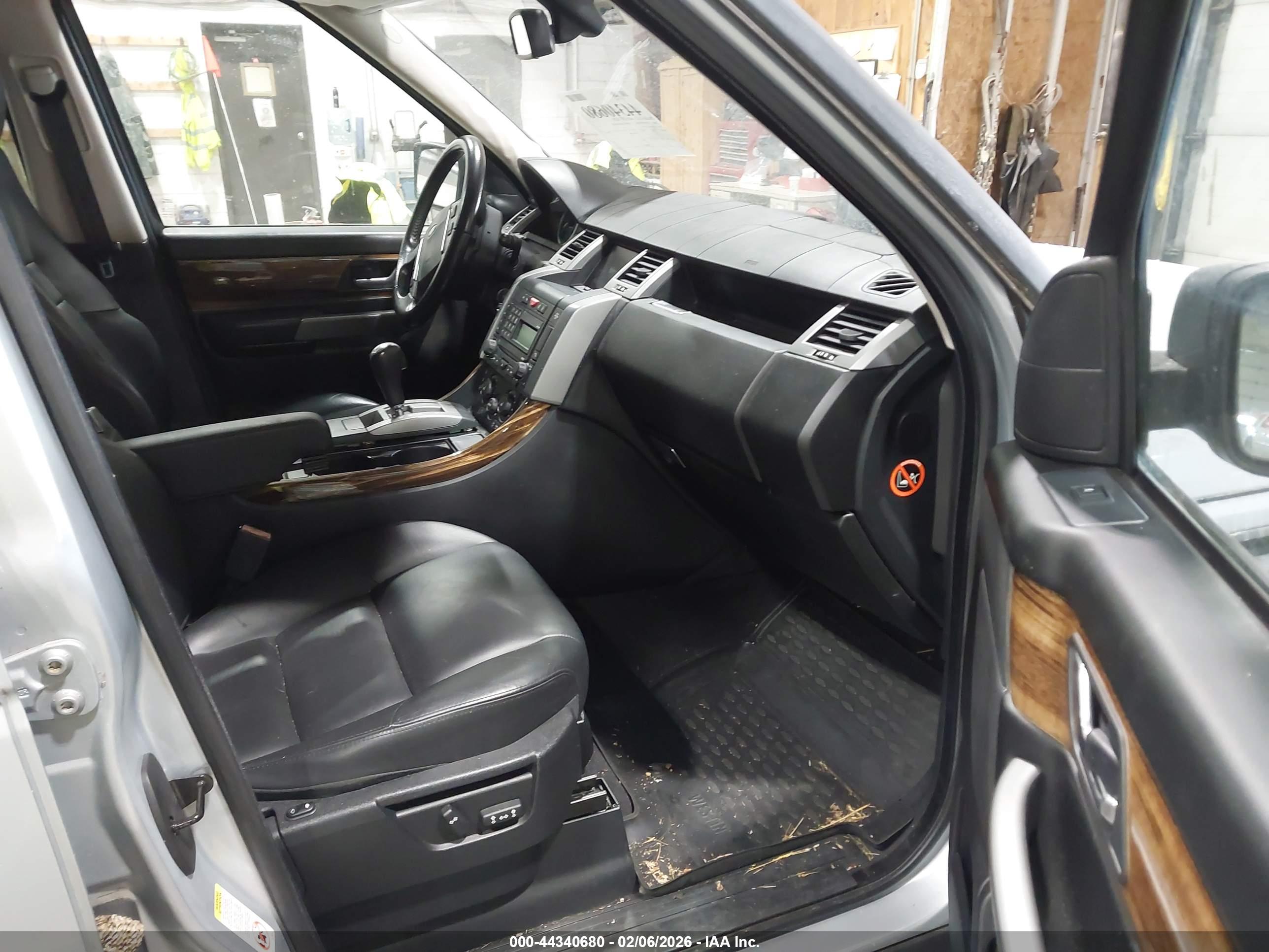 LAND ROVER image 5