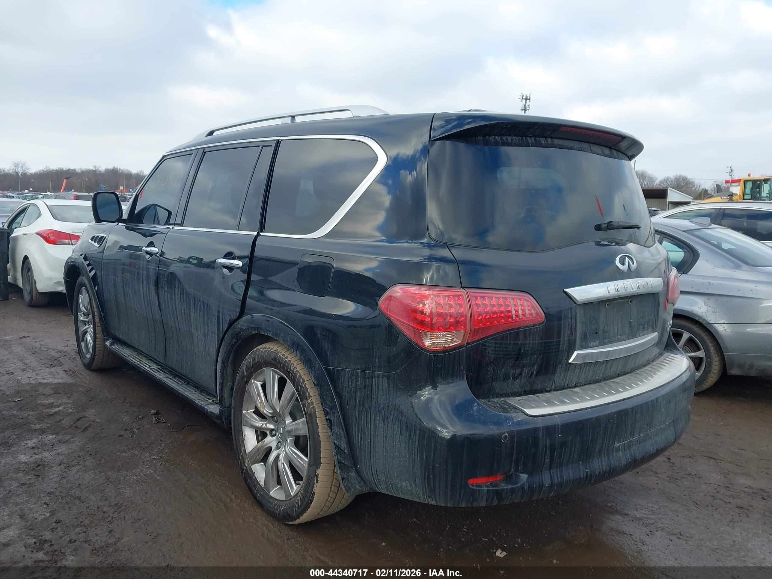 INFINITI QX56 image 3