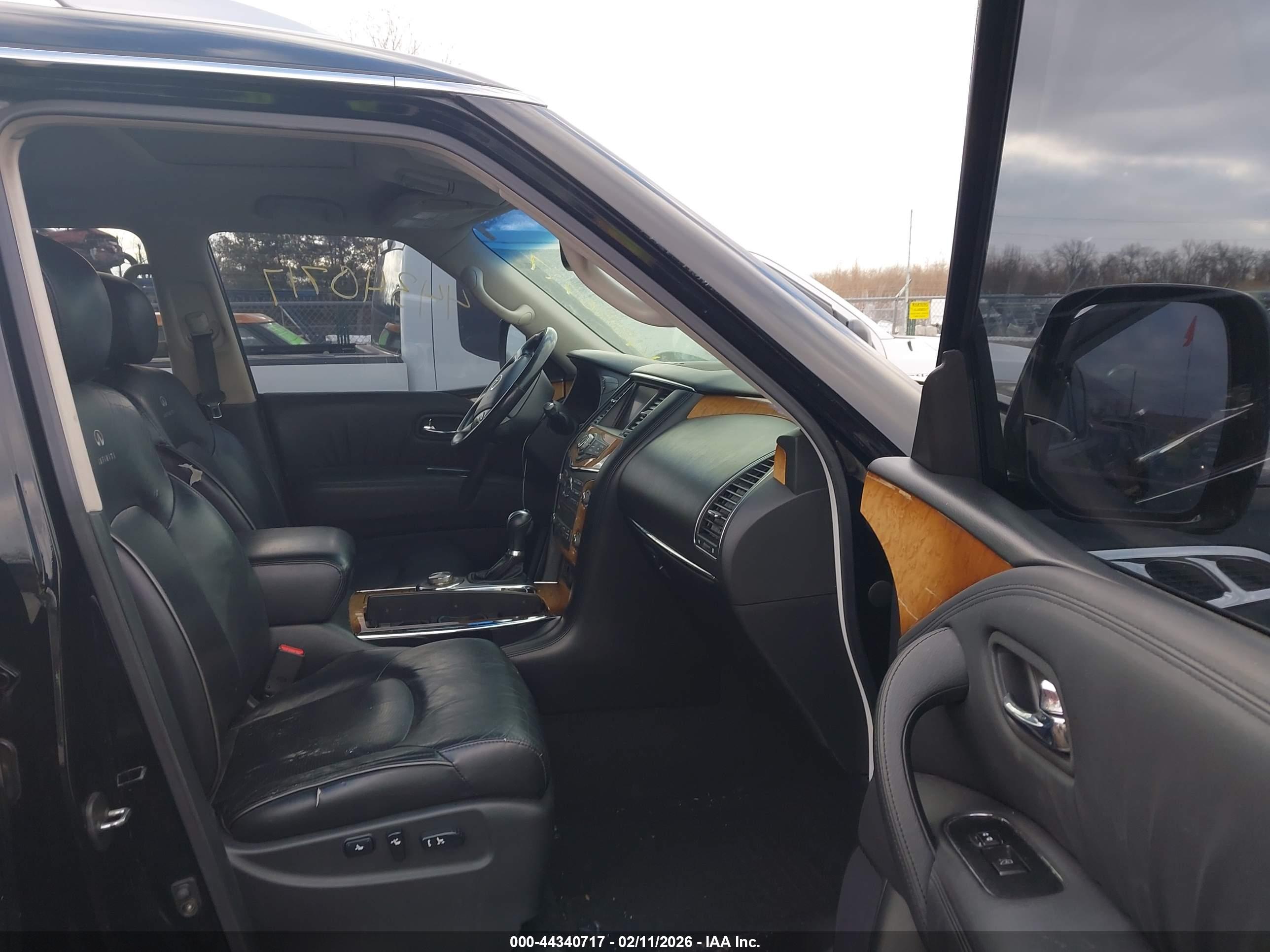 INFINITI QX56 image 5