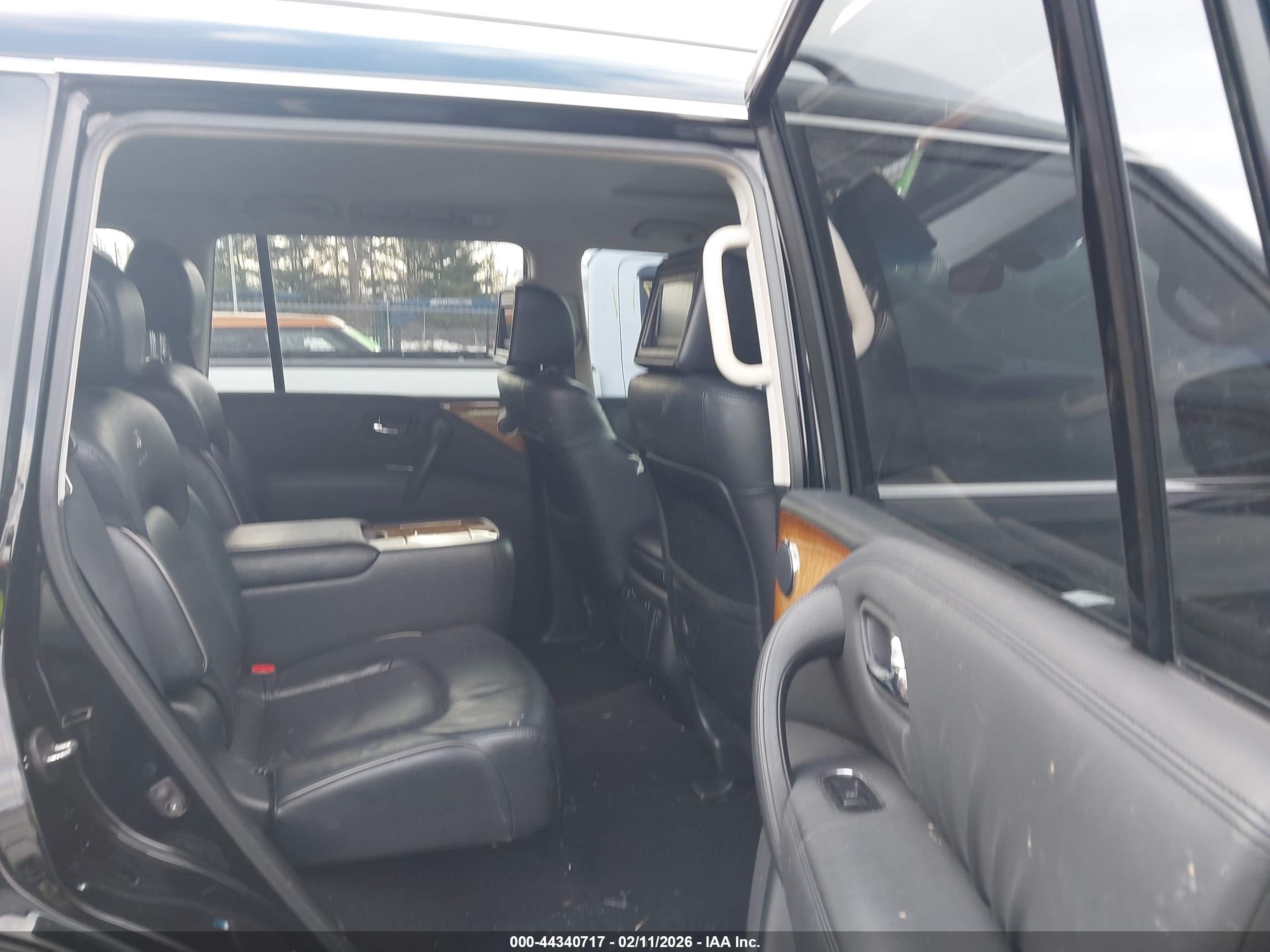 INFINITI QX56 image 8