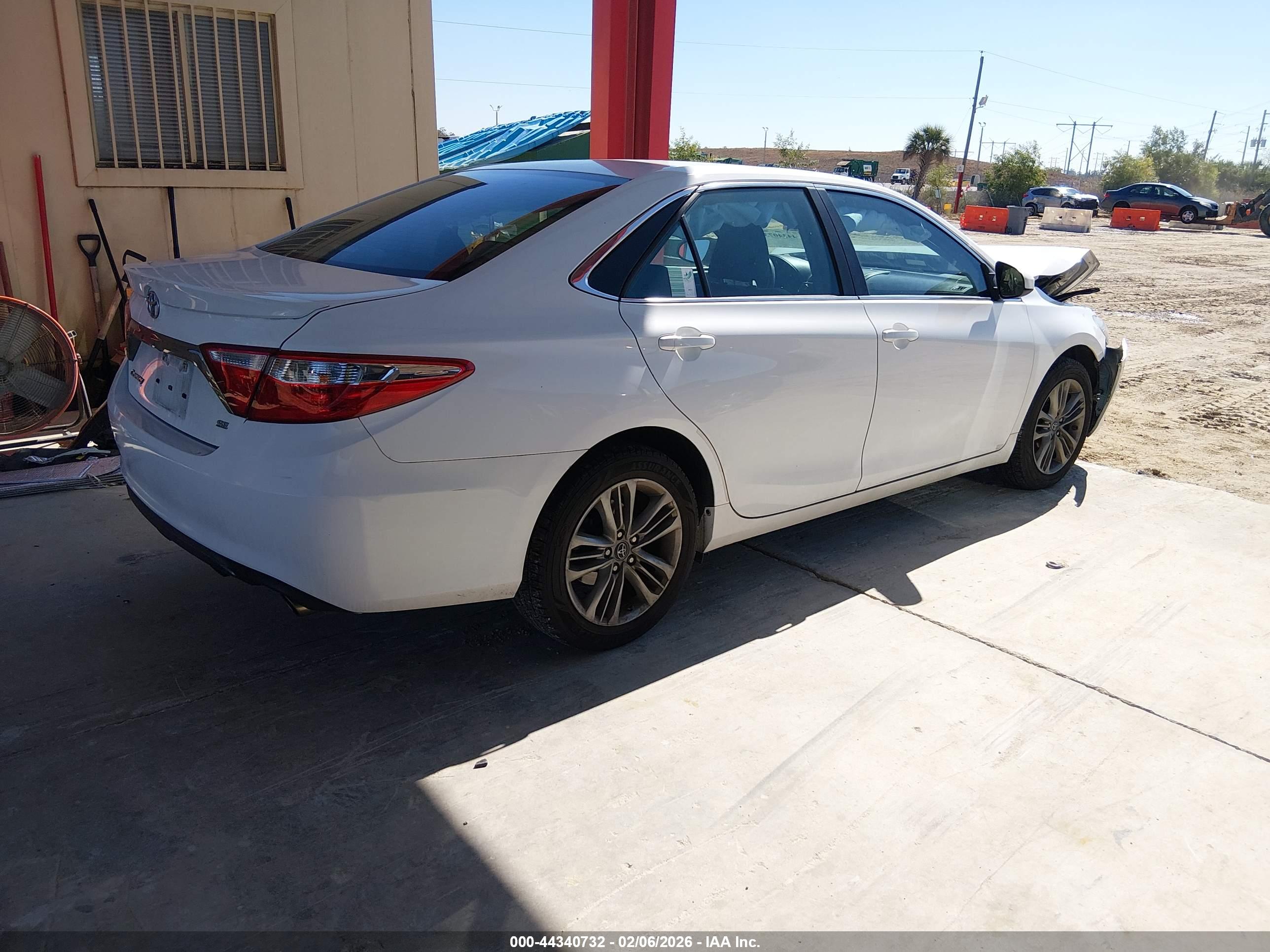 TOYOTA CAMRY image 4