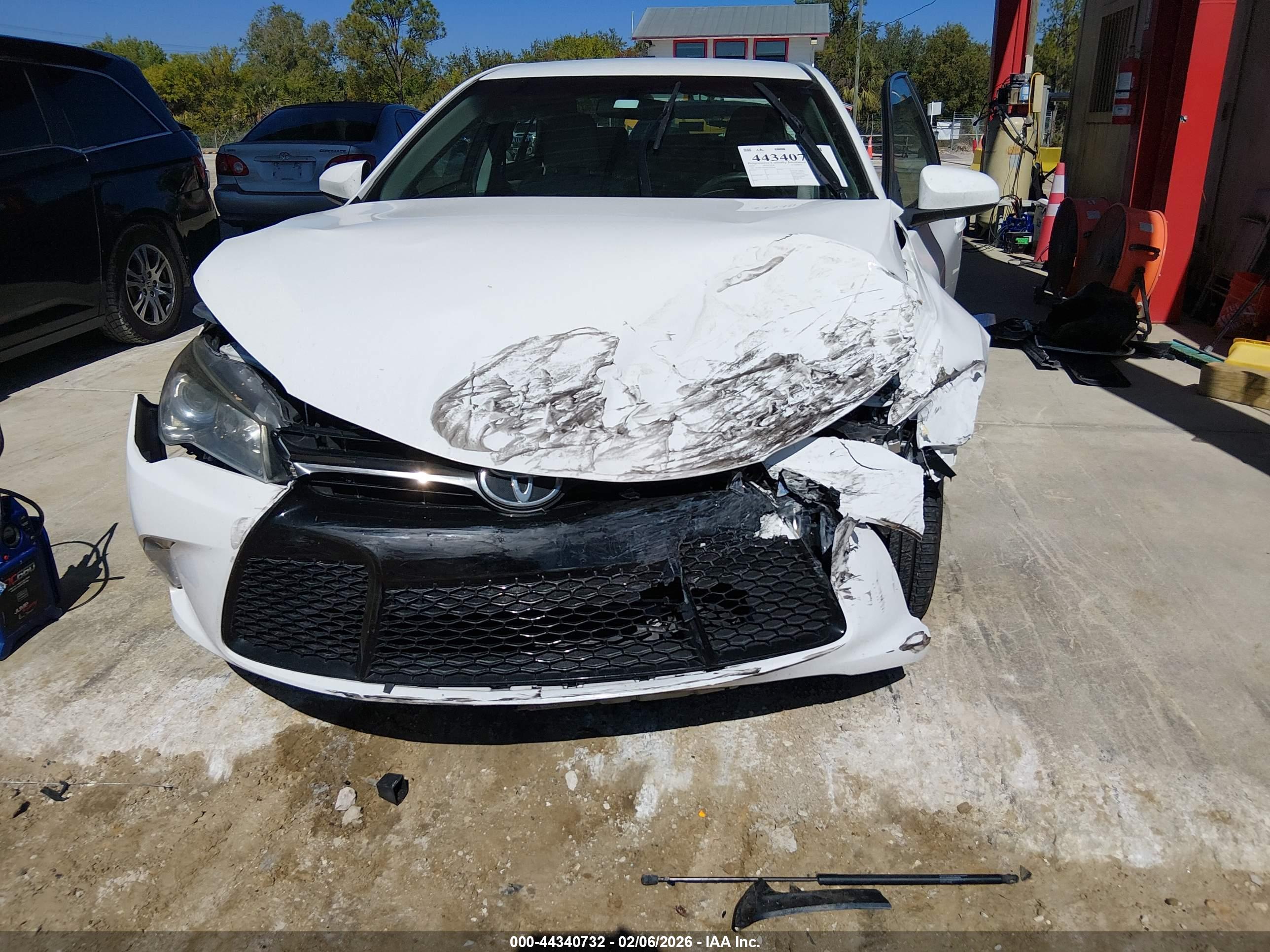 TOYOTA CAMRY image 6