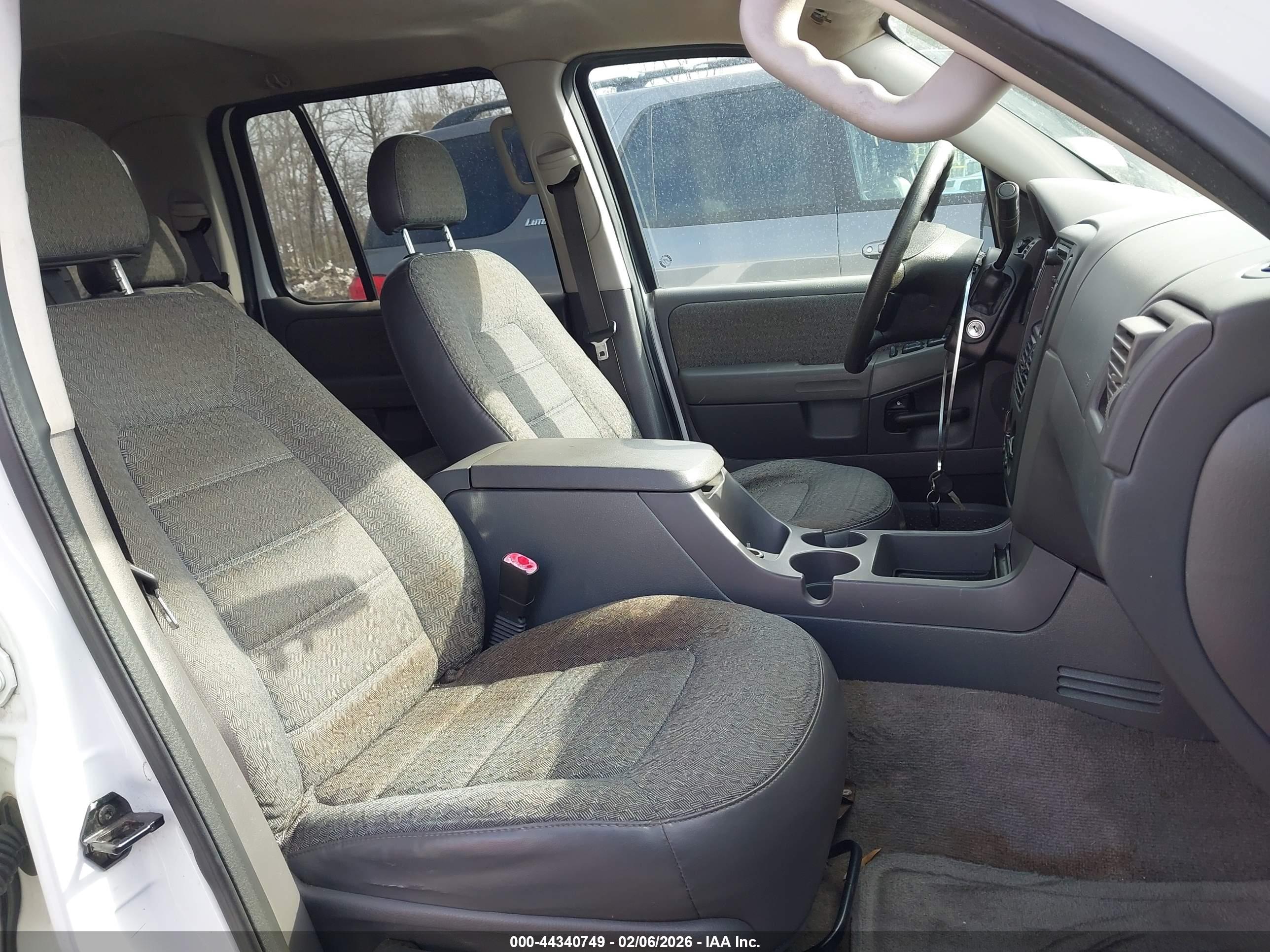 FORD EXPLORER image 5