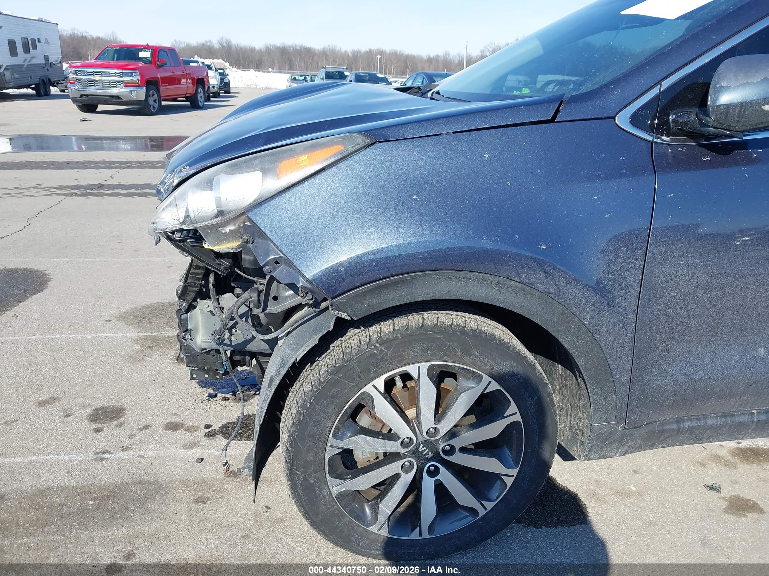 KIA SPORTAGE image 6
