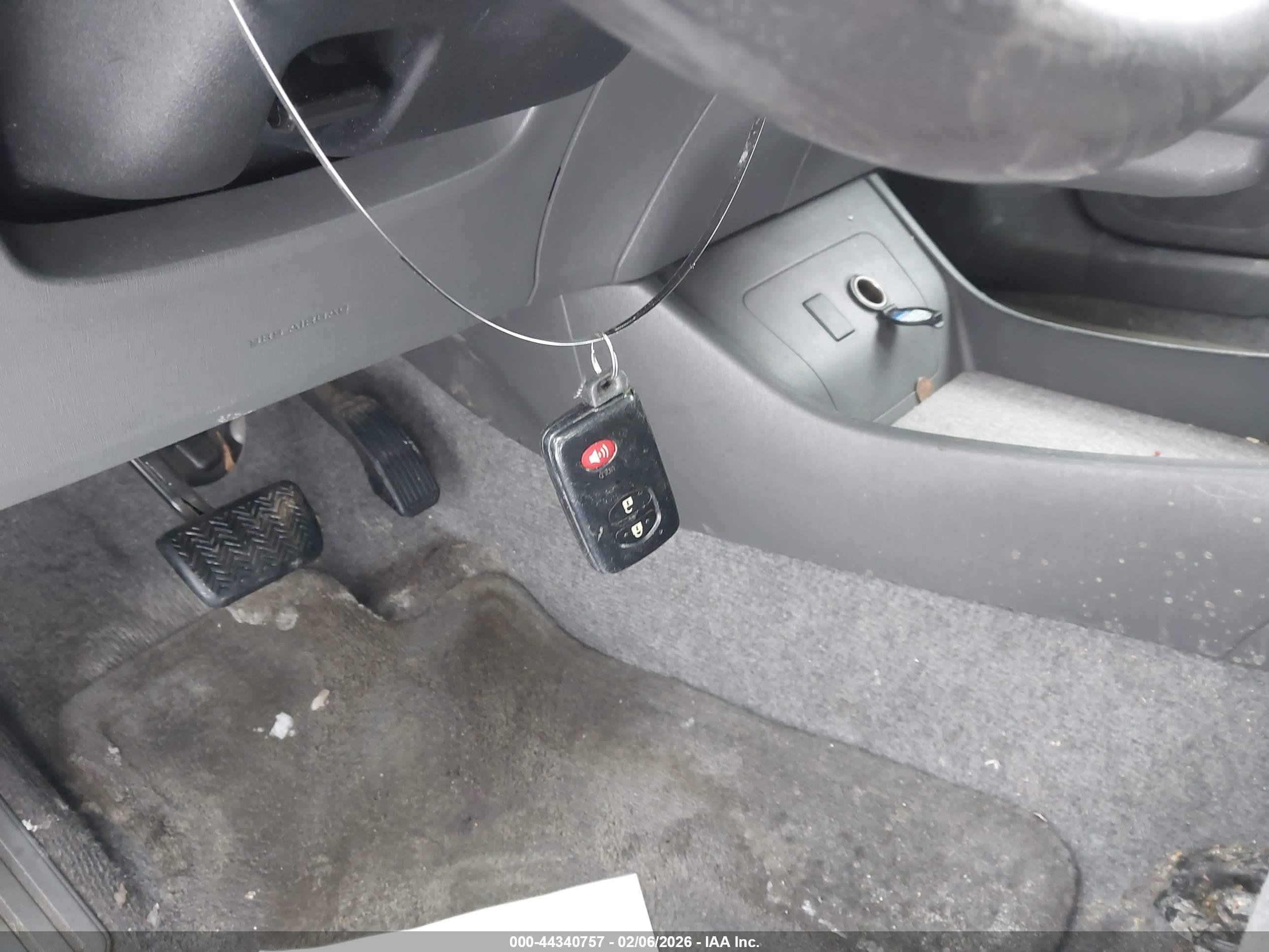 TOYOTA PRIUS image 11
