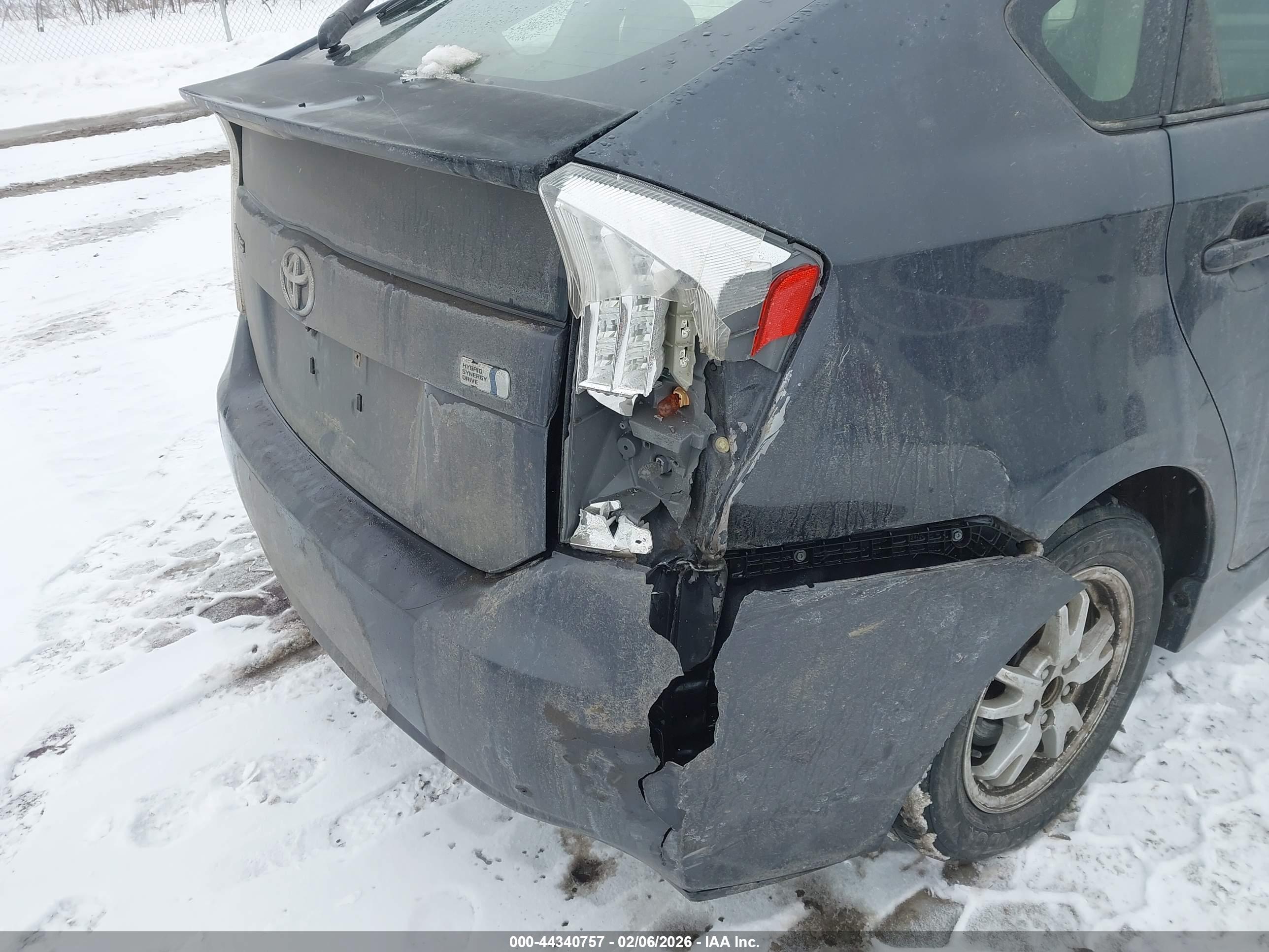 TOYOTA PRIUS image 6