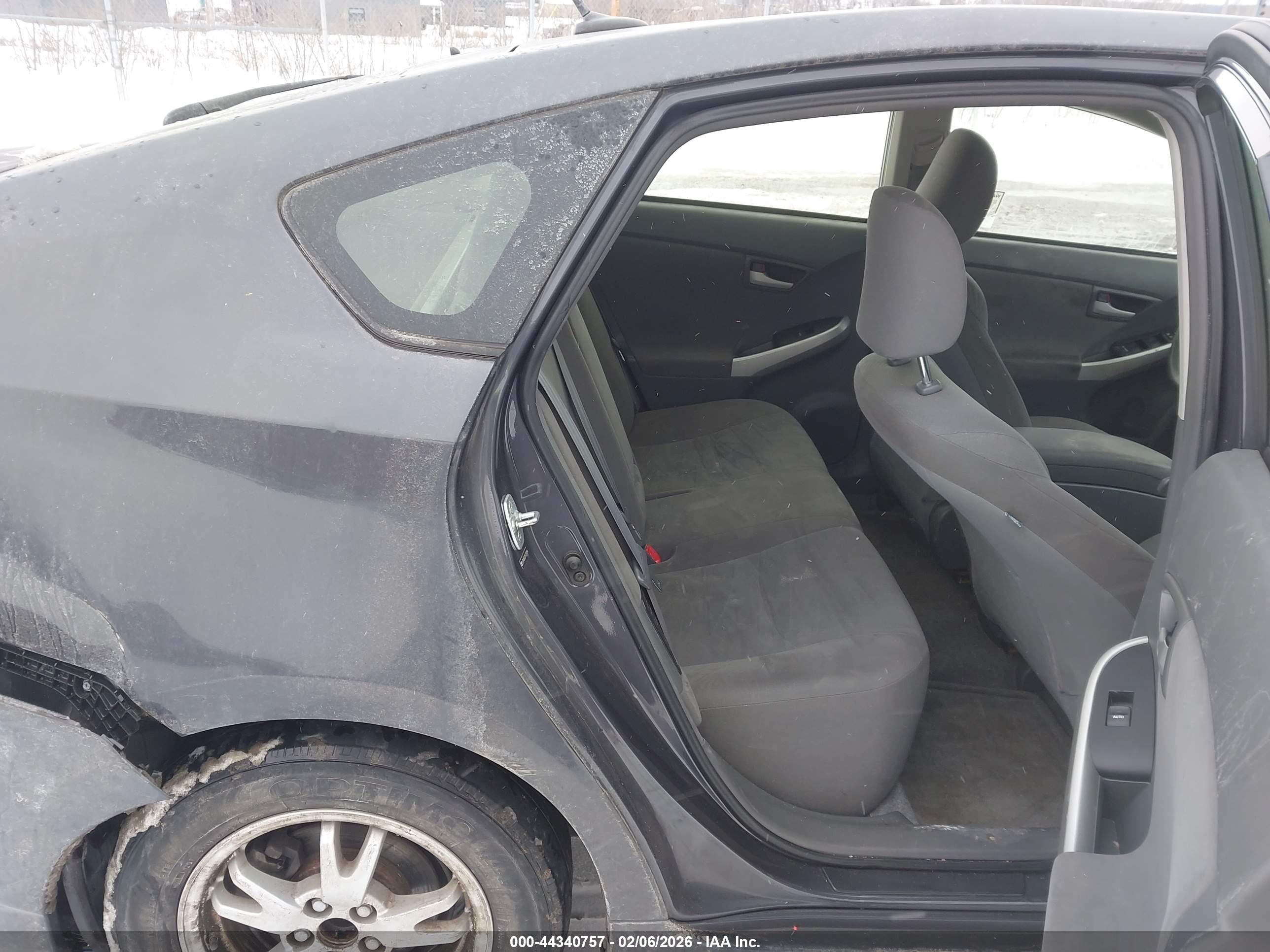 TOYOTA PRIUS image 8