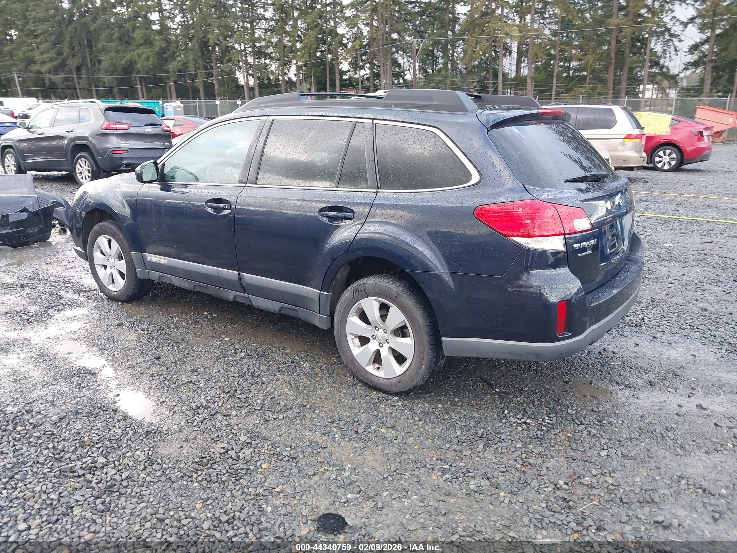 SUBARU OUTBACK image 3