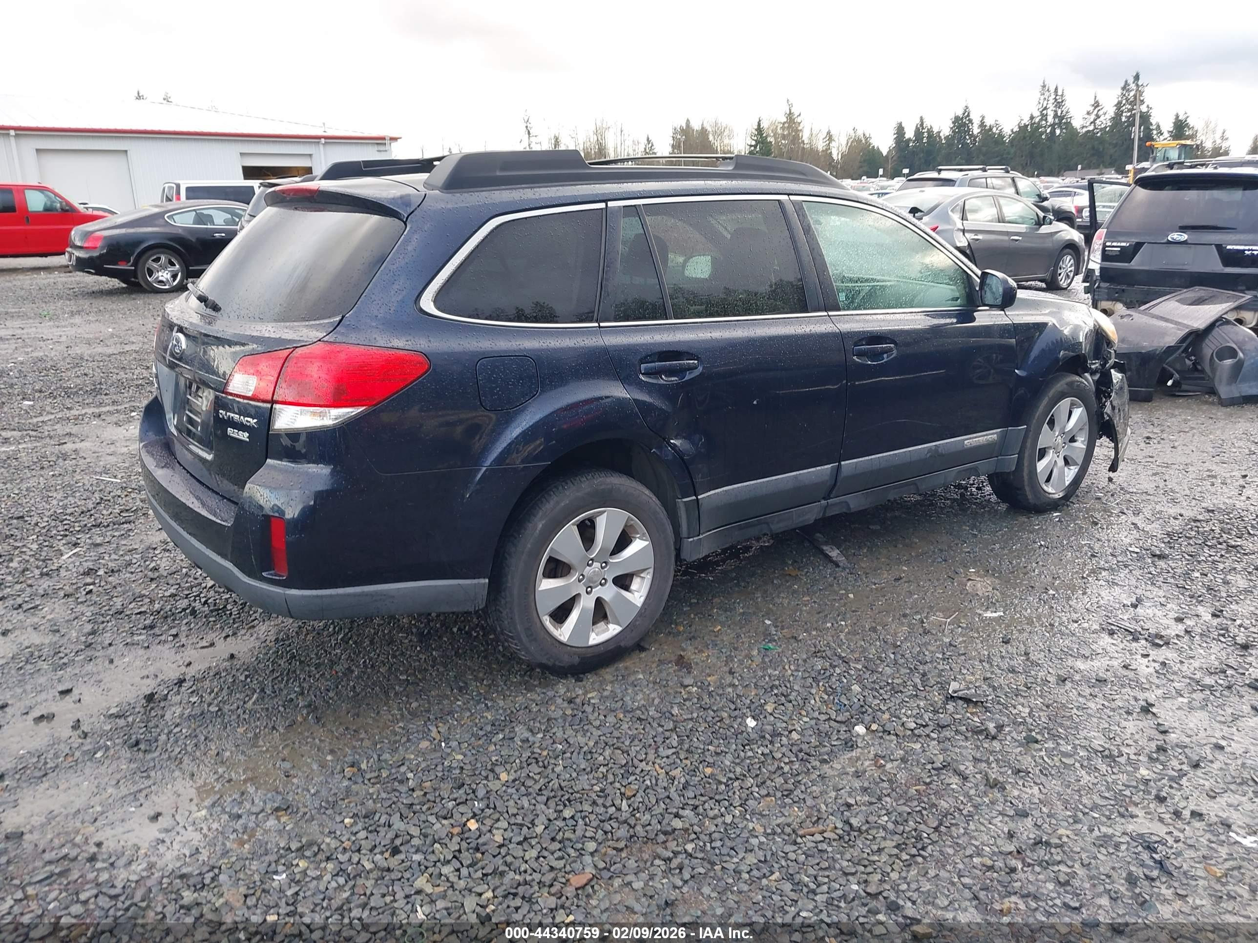 SUBARU OUTBACK image 4