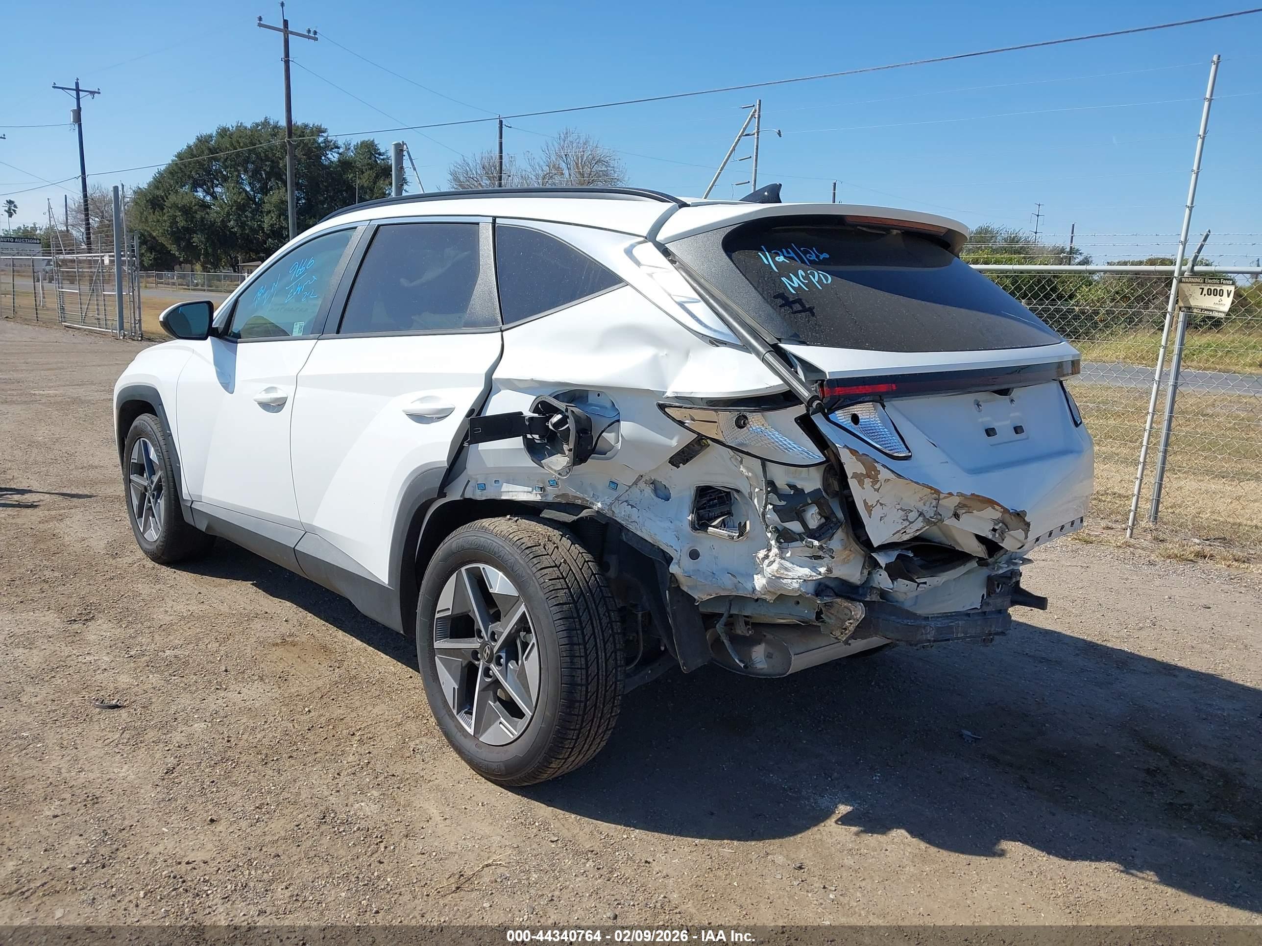 HYUNDAI TUCSON image 3