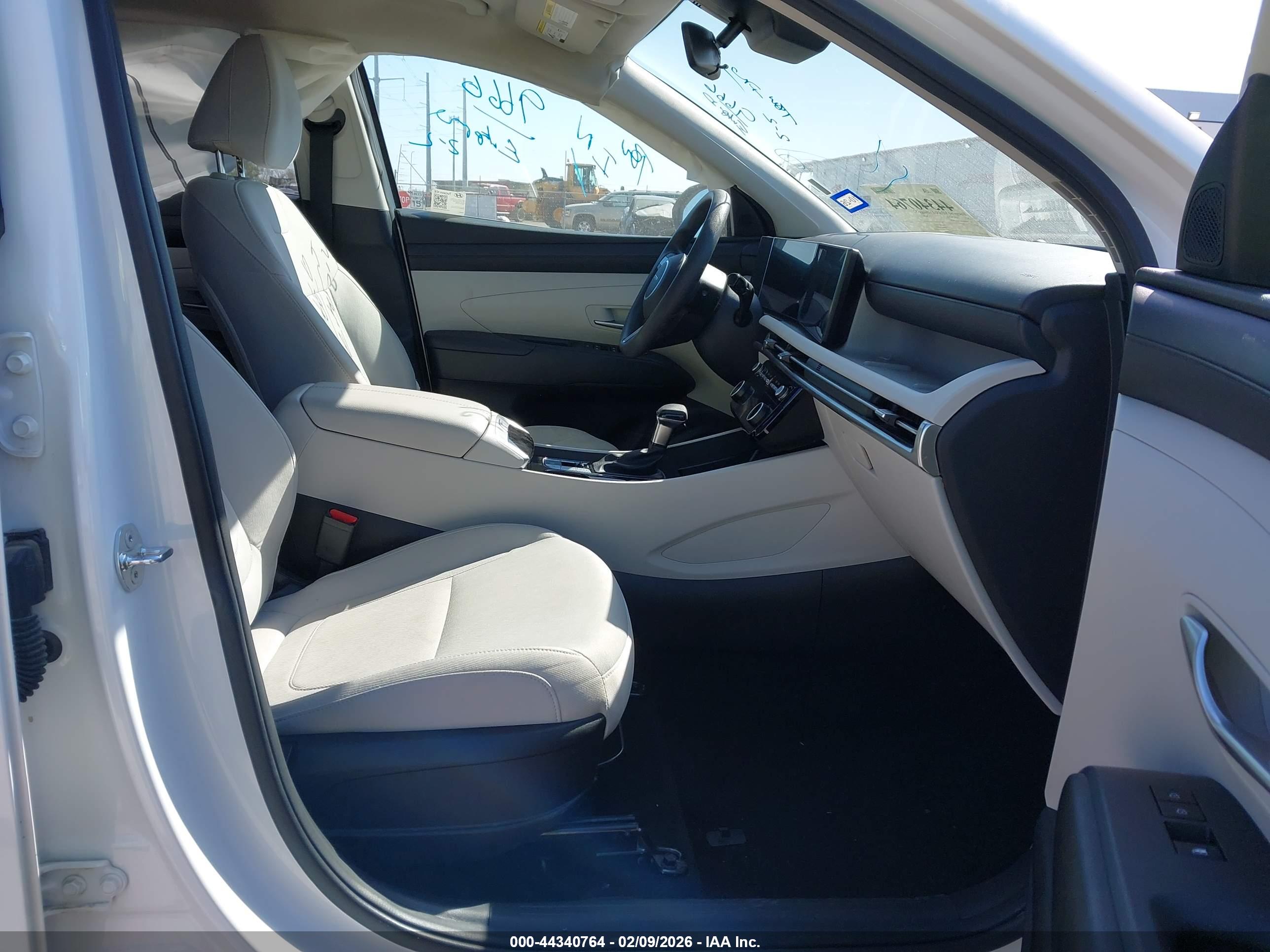 HYUNDAI TUCSON image 5