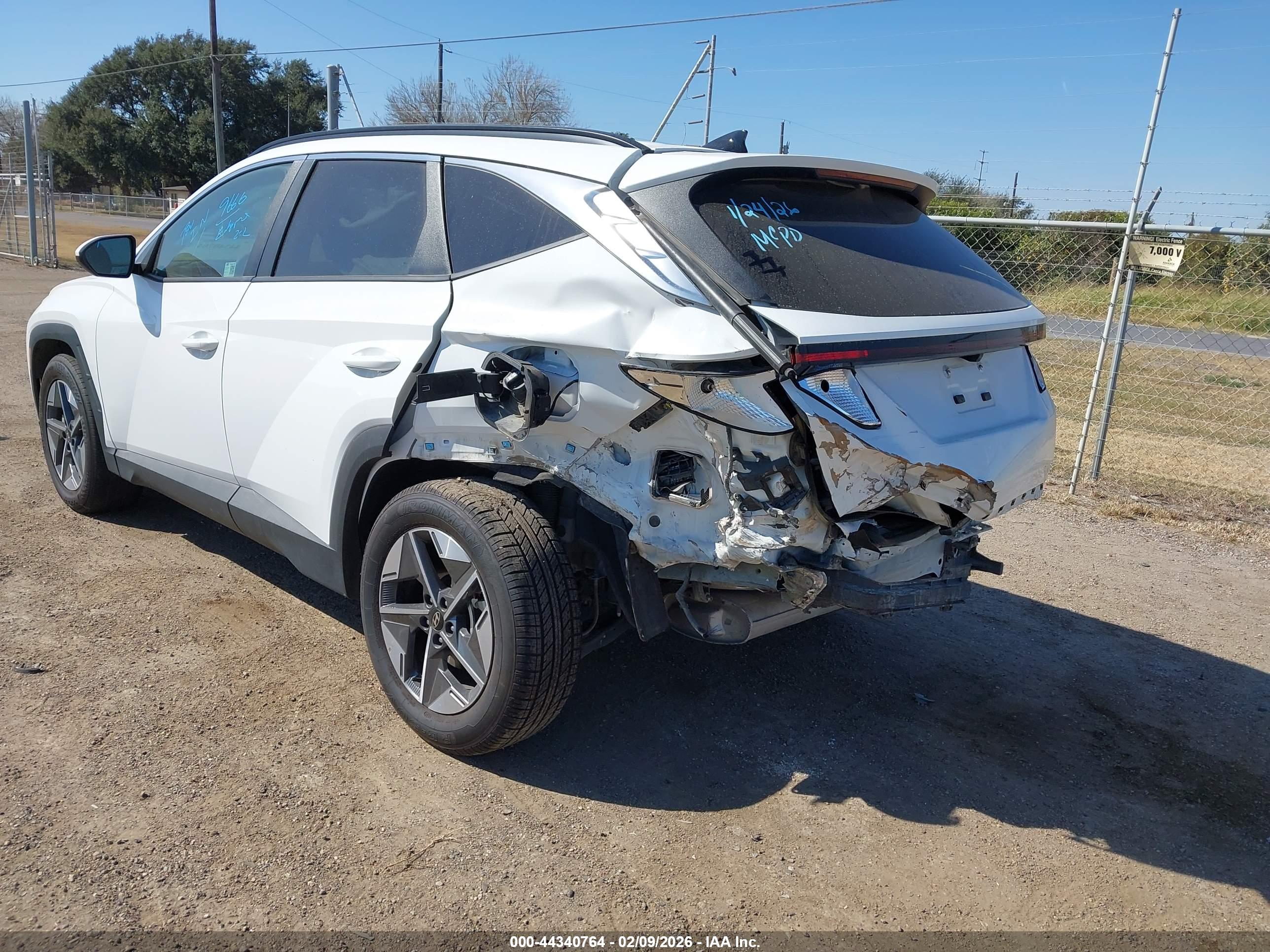 HYUNDAI TUCSON image 6
