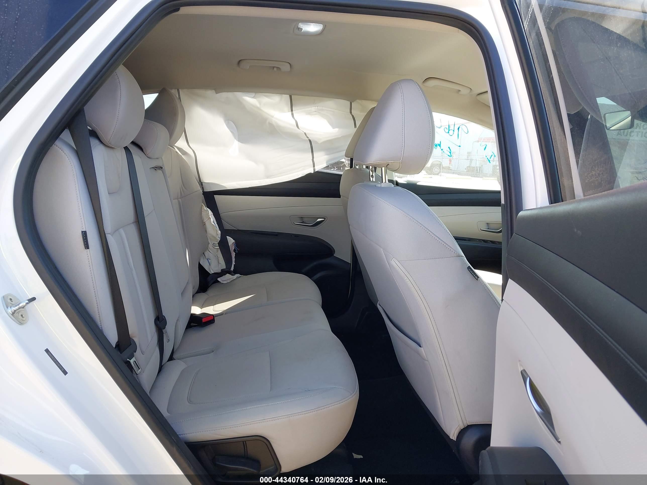 HYUNDAI TUCSON image 8