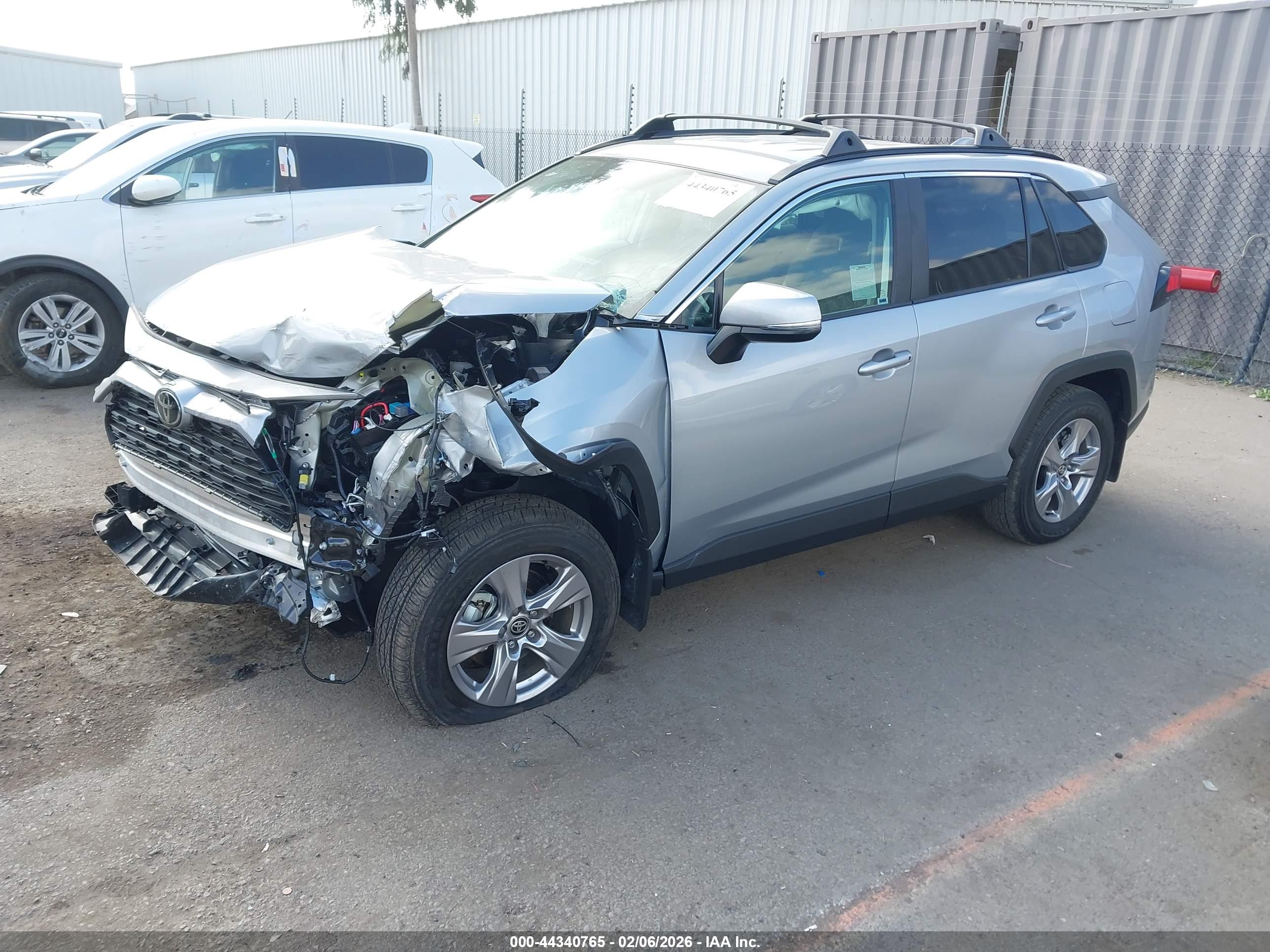 TOYOTA RAV4 image 2