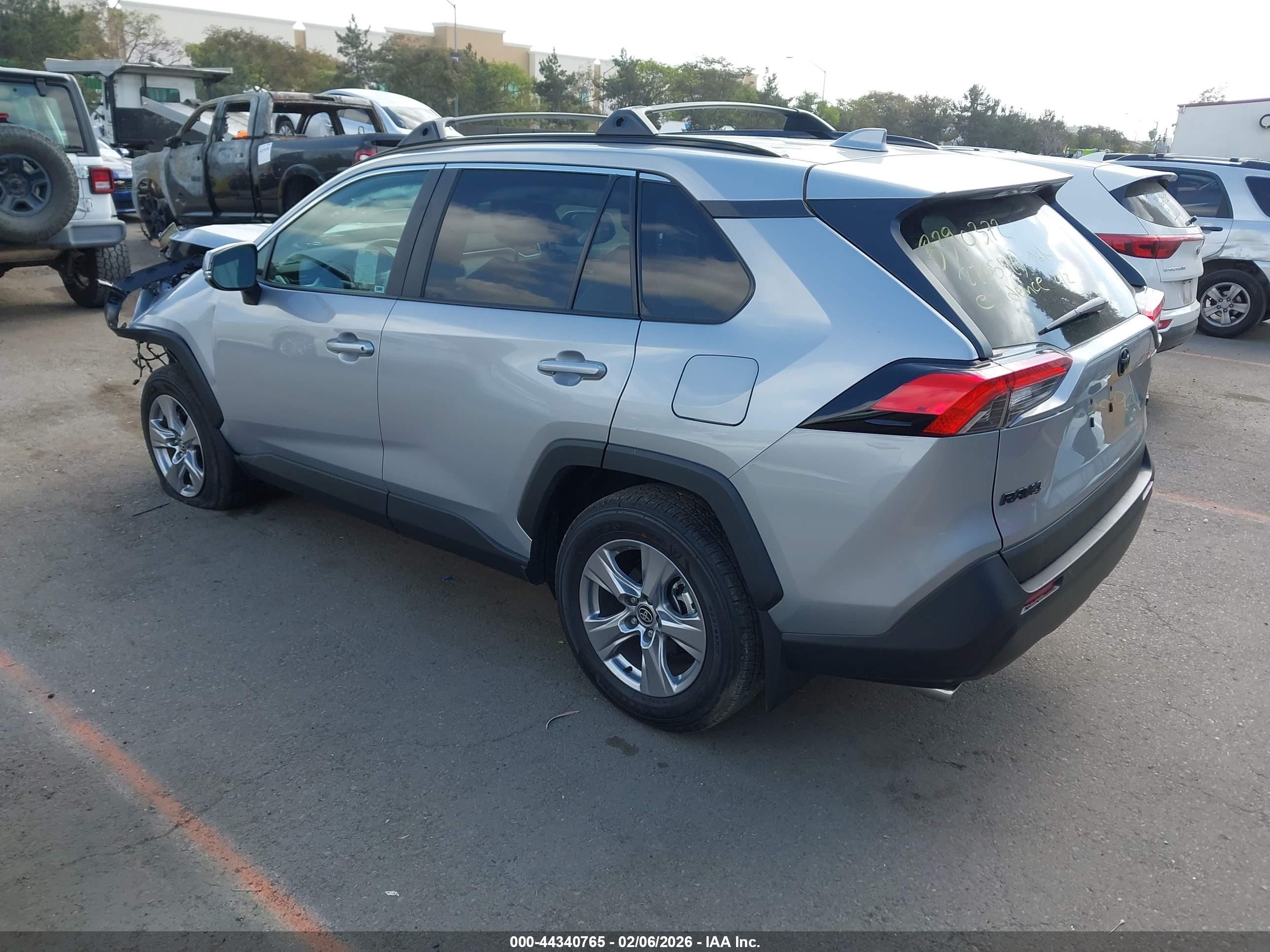 TOYOTA RAV4 image 3