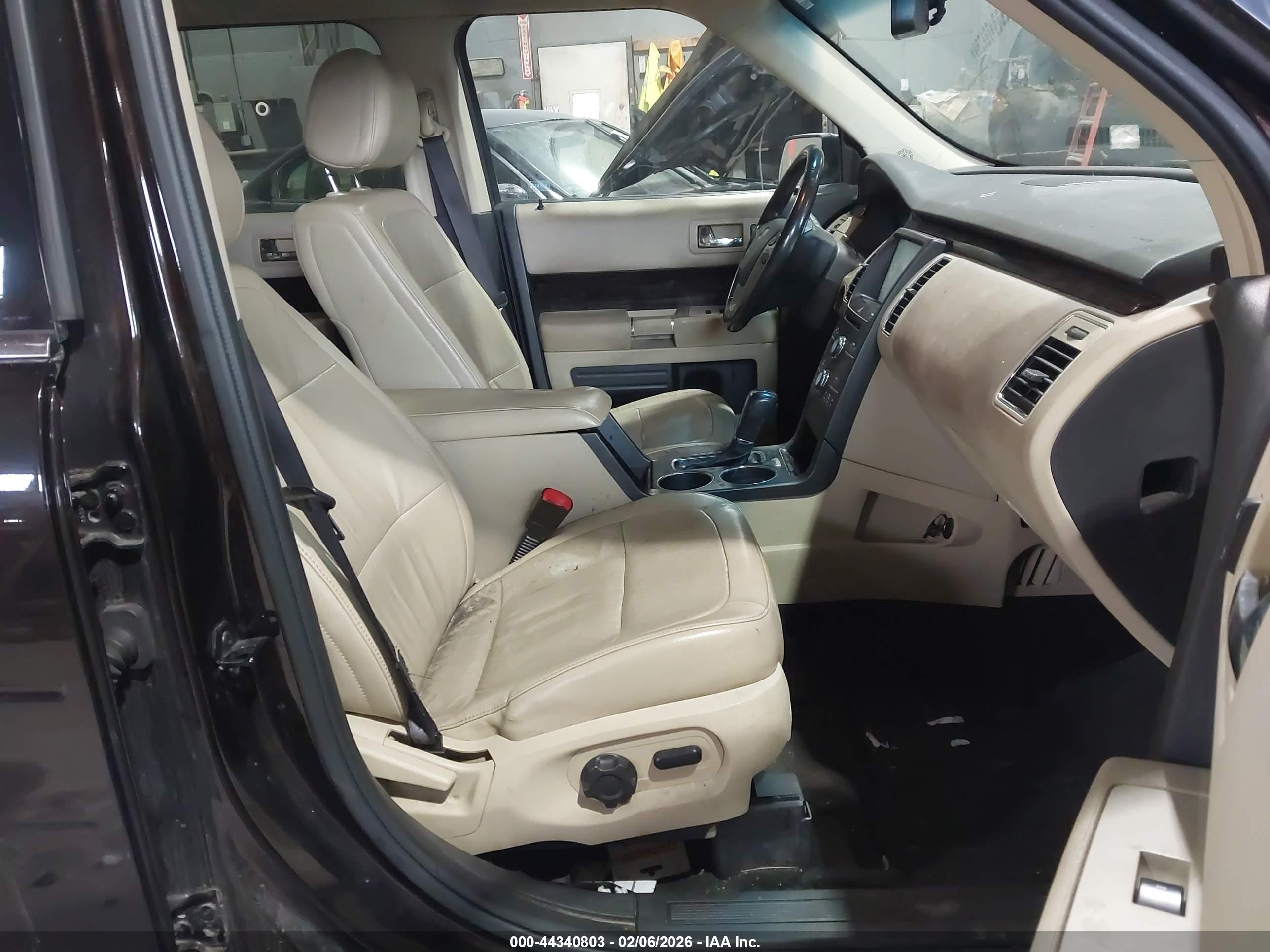 FORD FLEX image 5