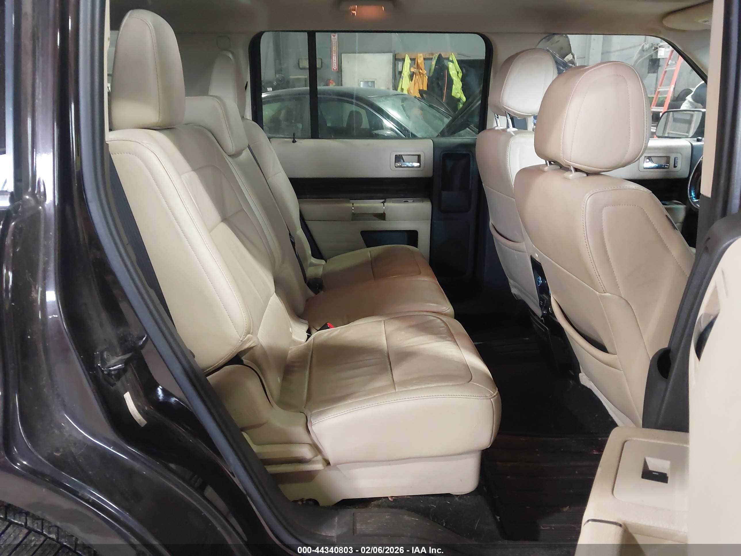 FORD FLEX image 8