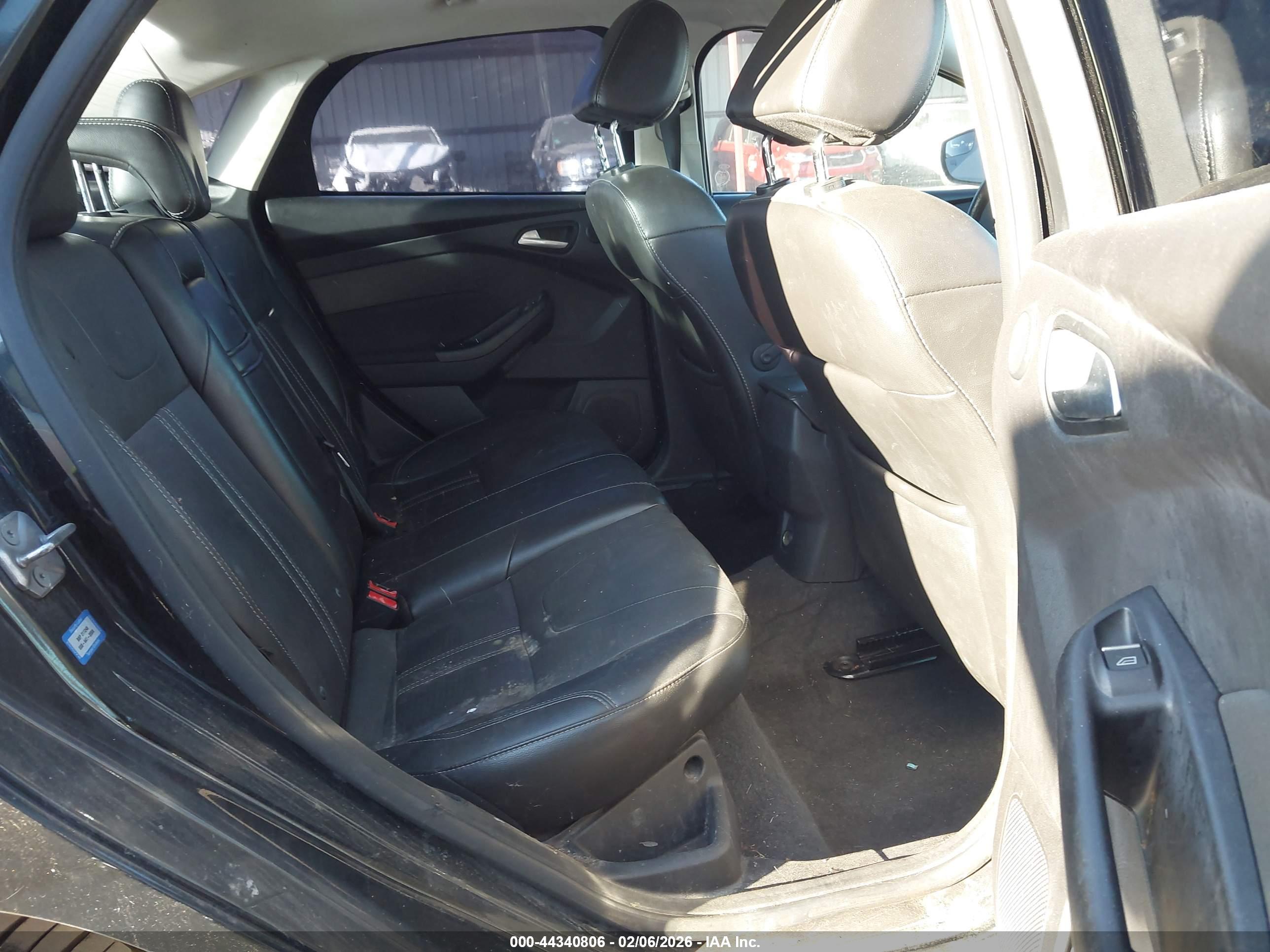 FORD FOCUS image 8