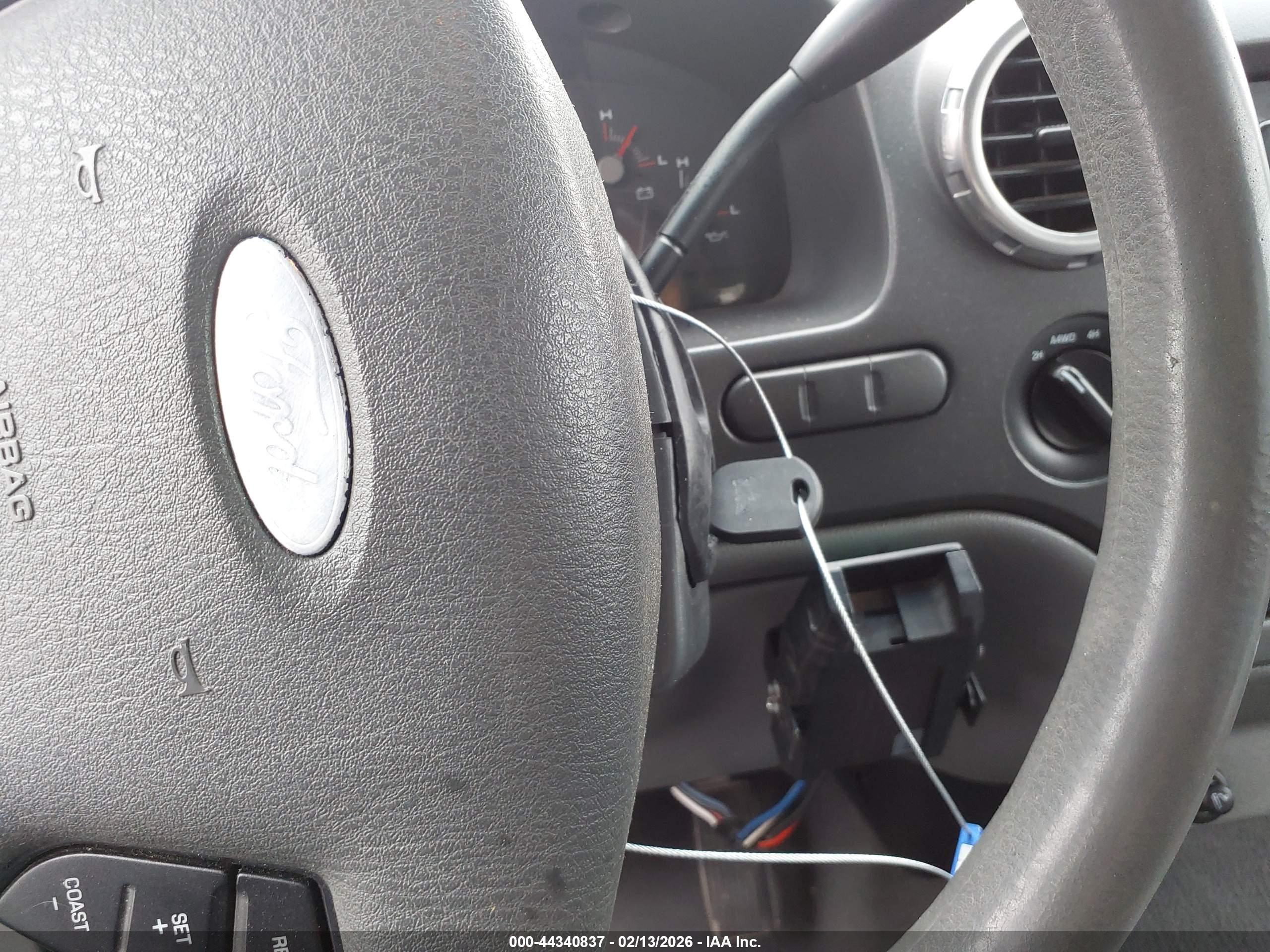 FORD EXPEDITION image 11
