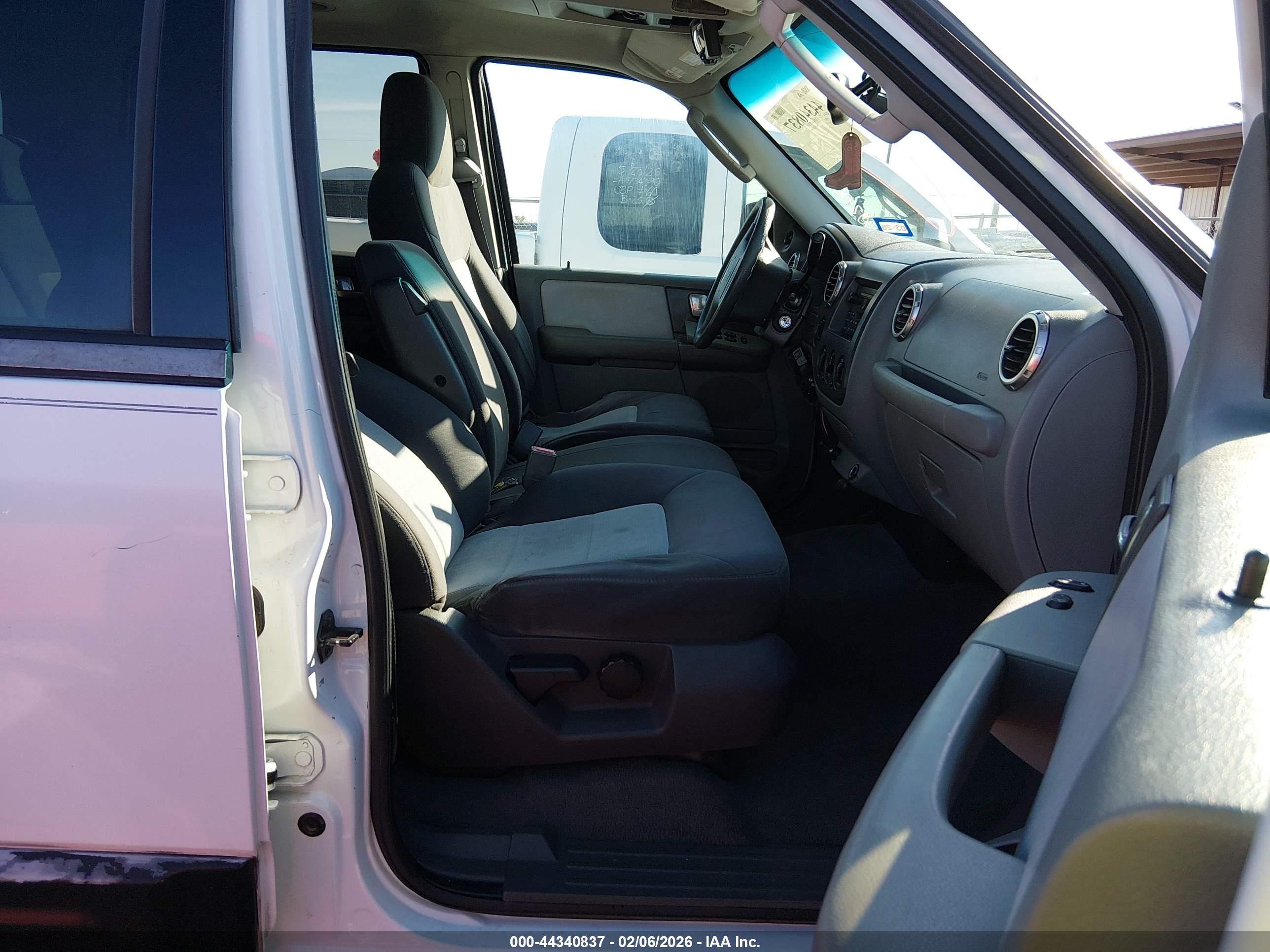 FORD EXPEDITION image 5