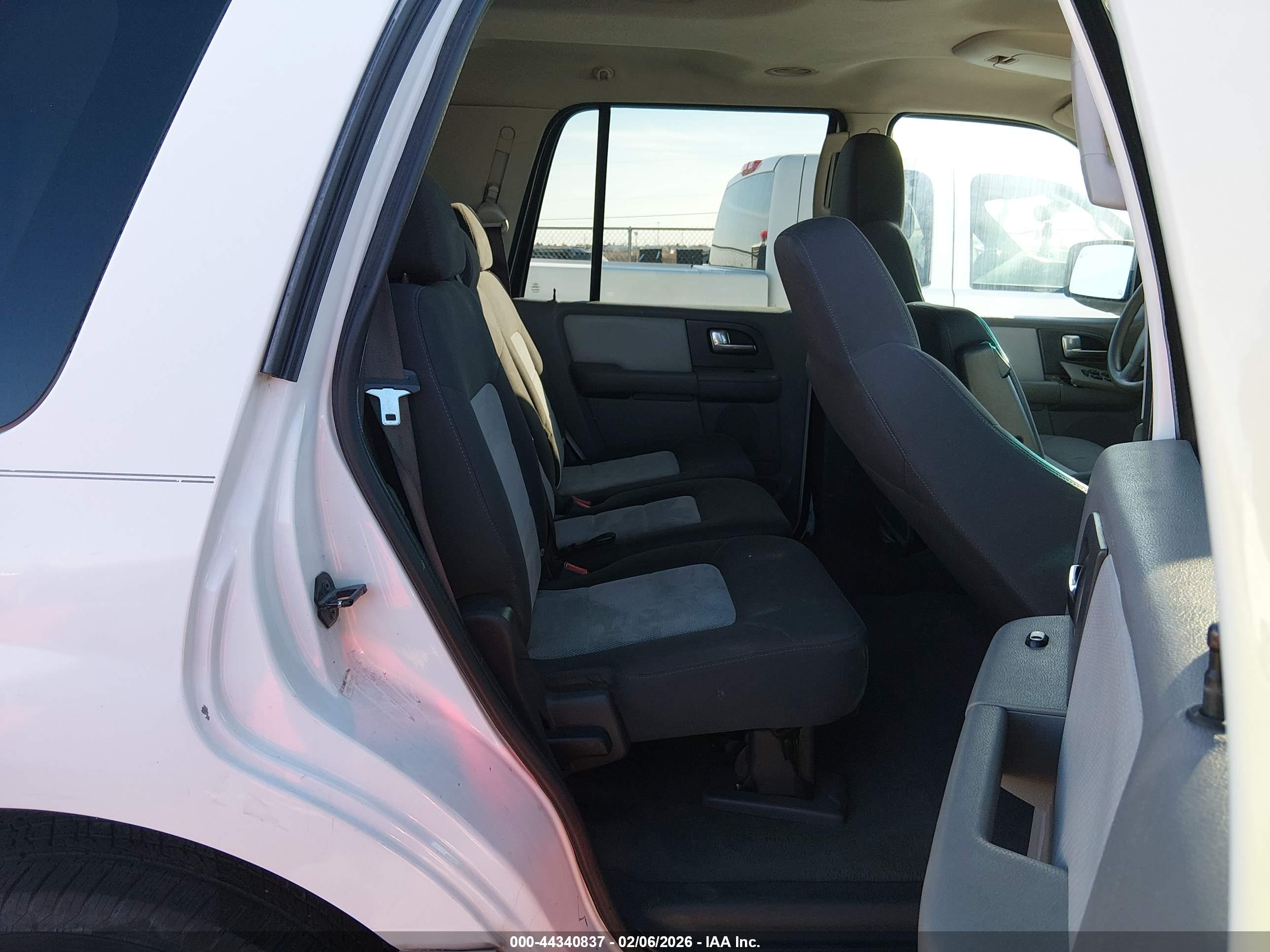 FORD EXPEDITION image 8