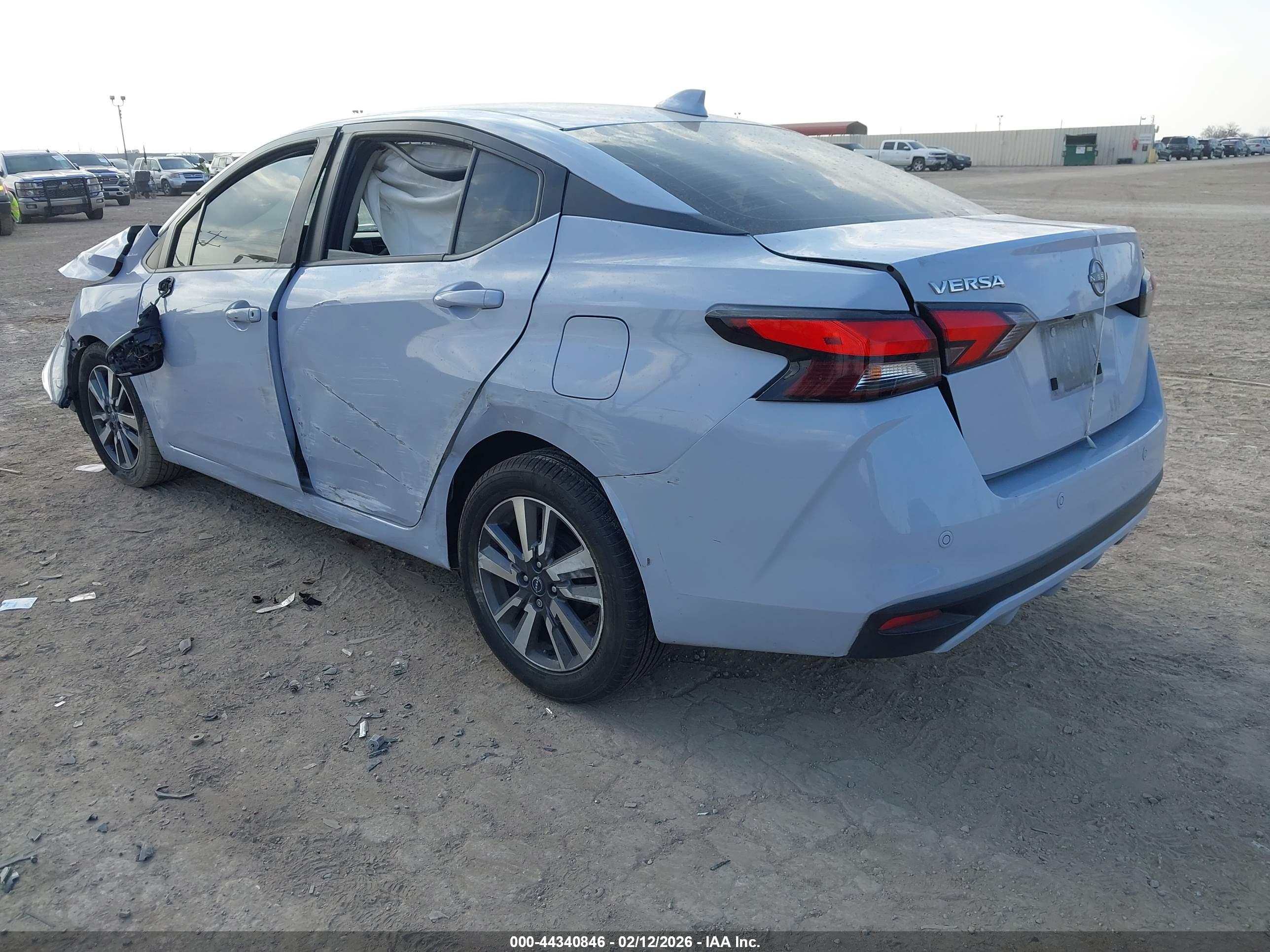 NISSAN VERSA image 3