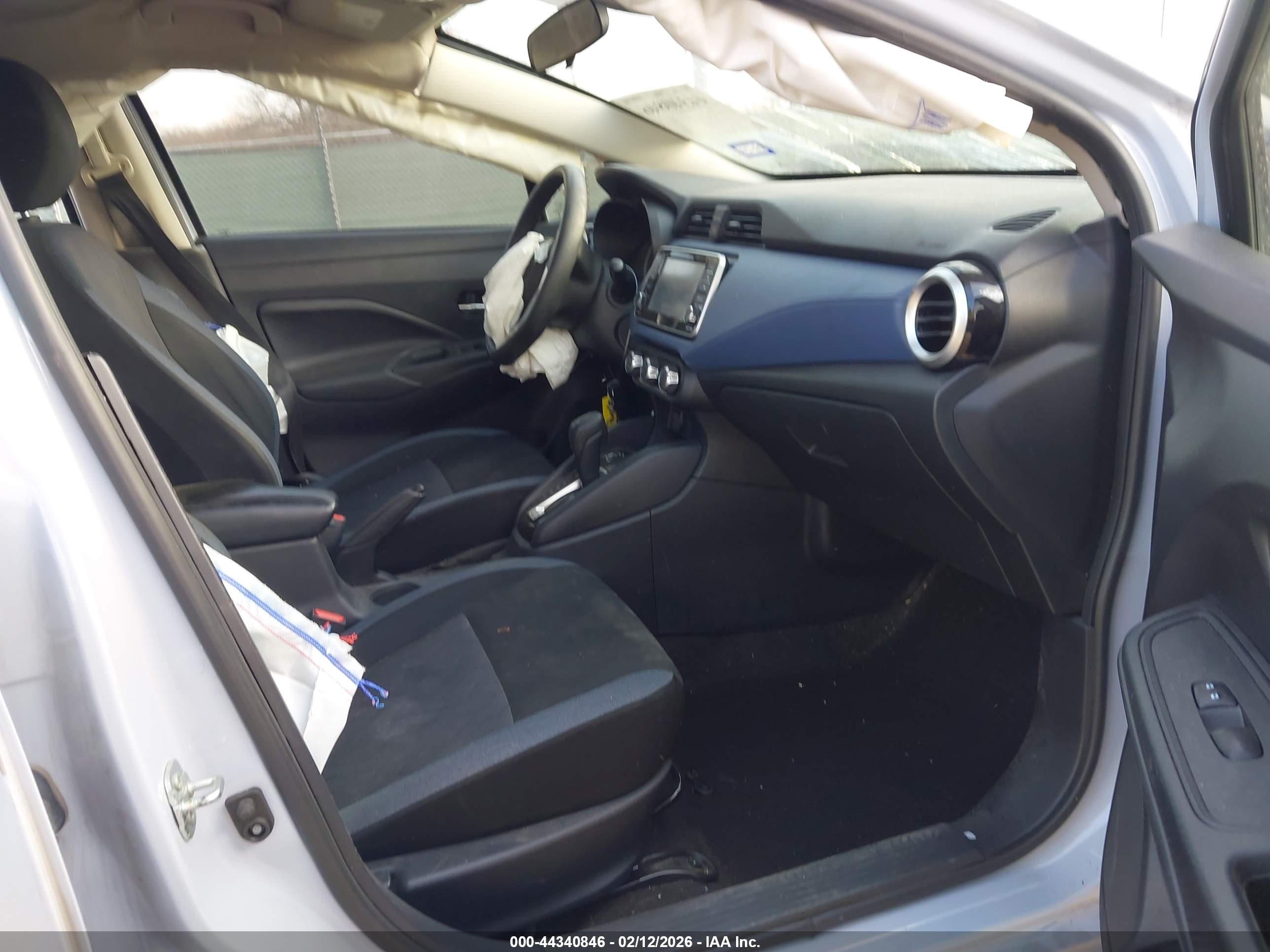 NISSAN VERSA image 5