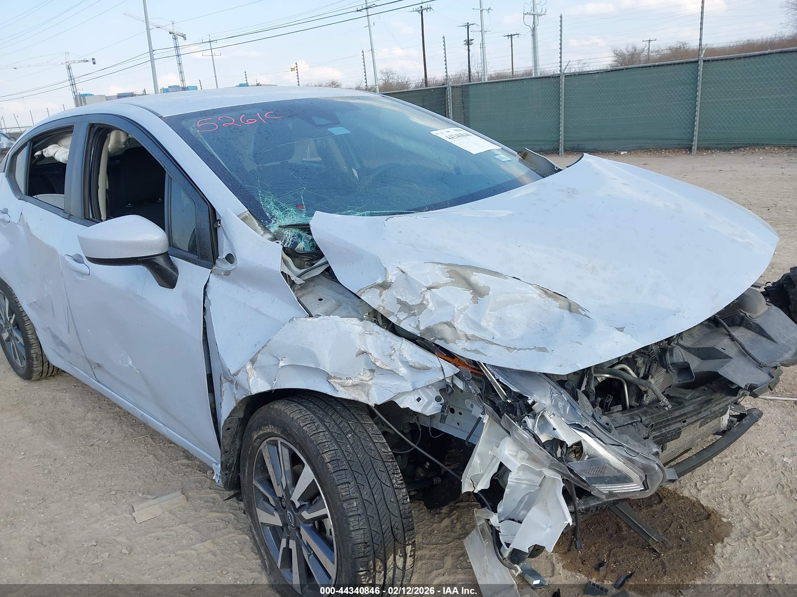 NISSAN VERSA image 6