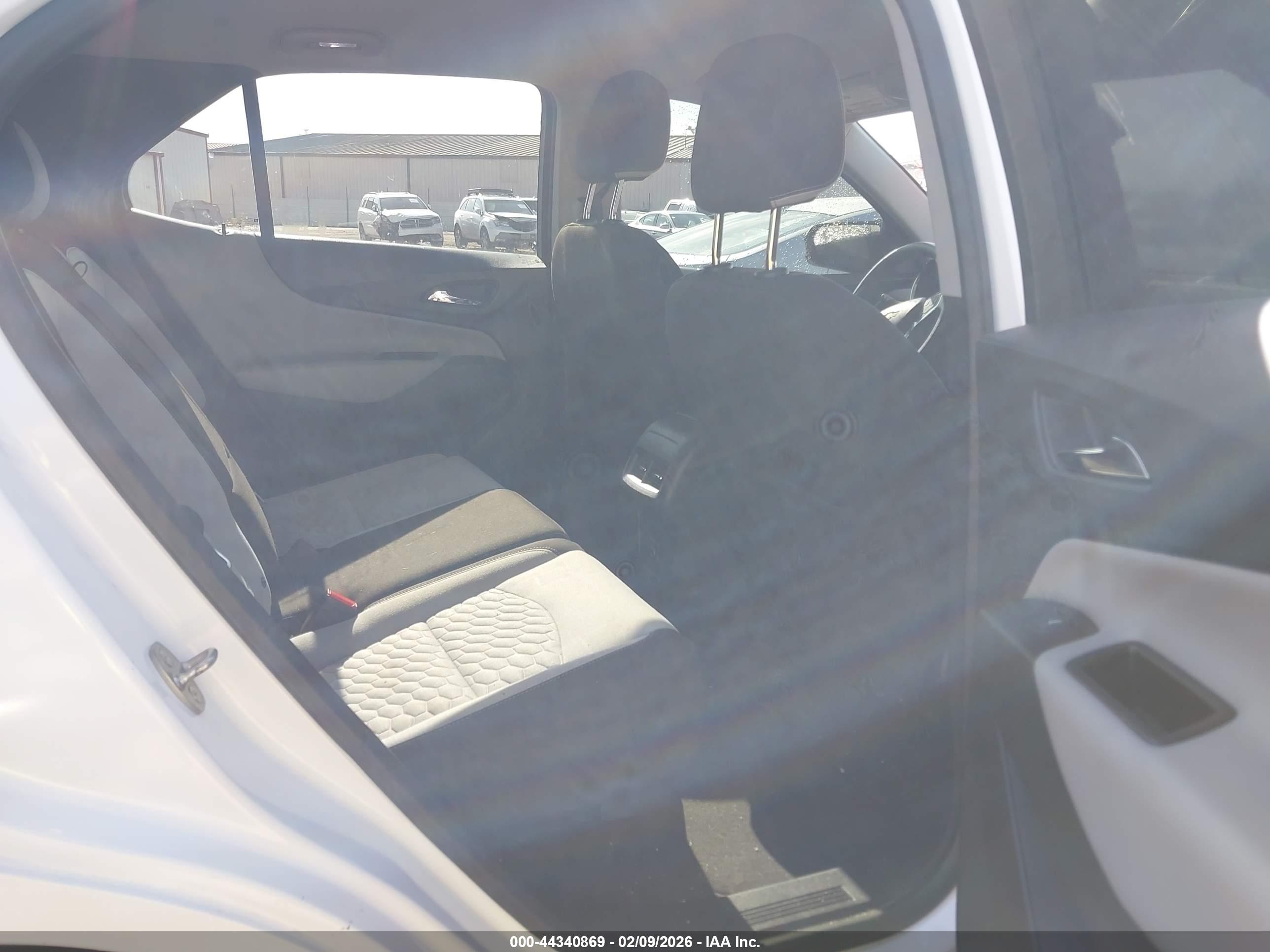 CHEVROLET EQUINOX image 8