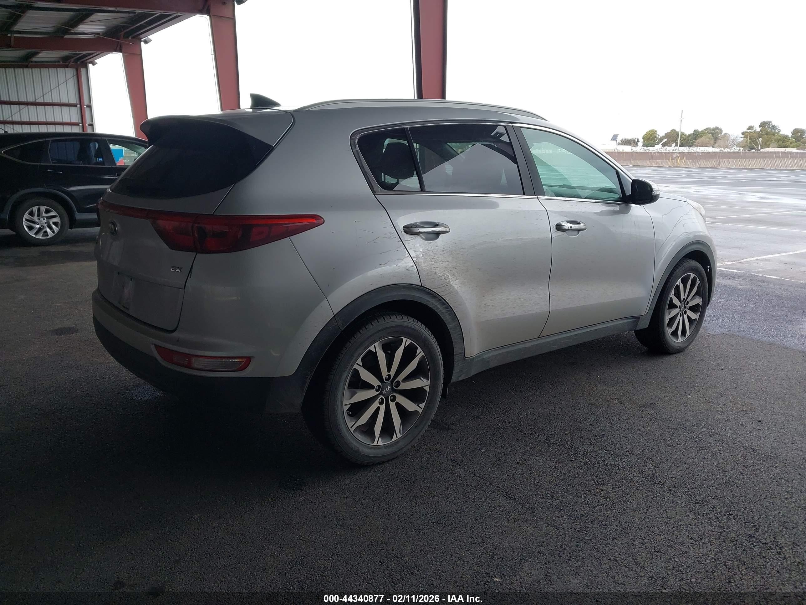 KIA SPORTAGE image 4