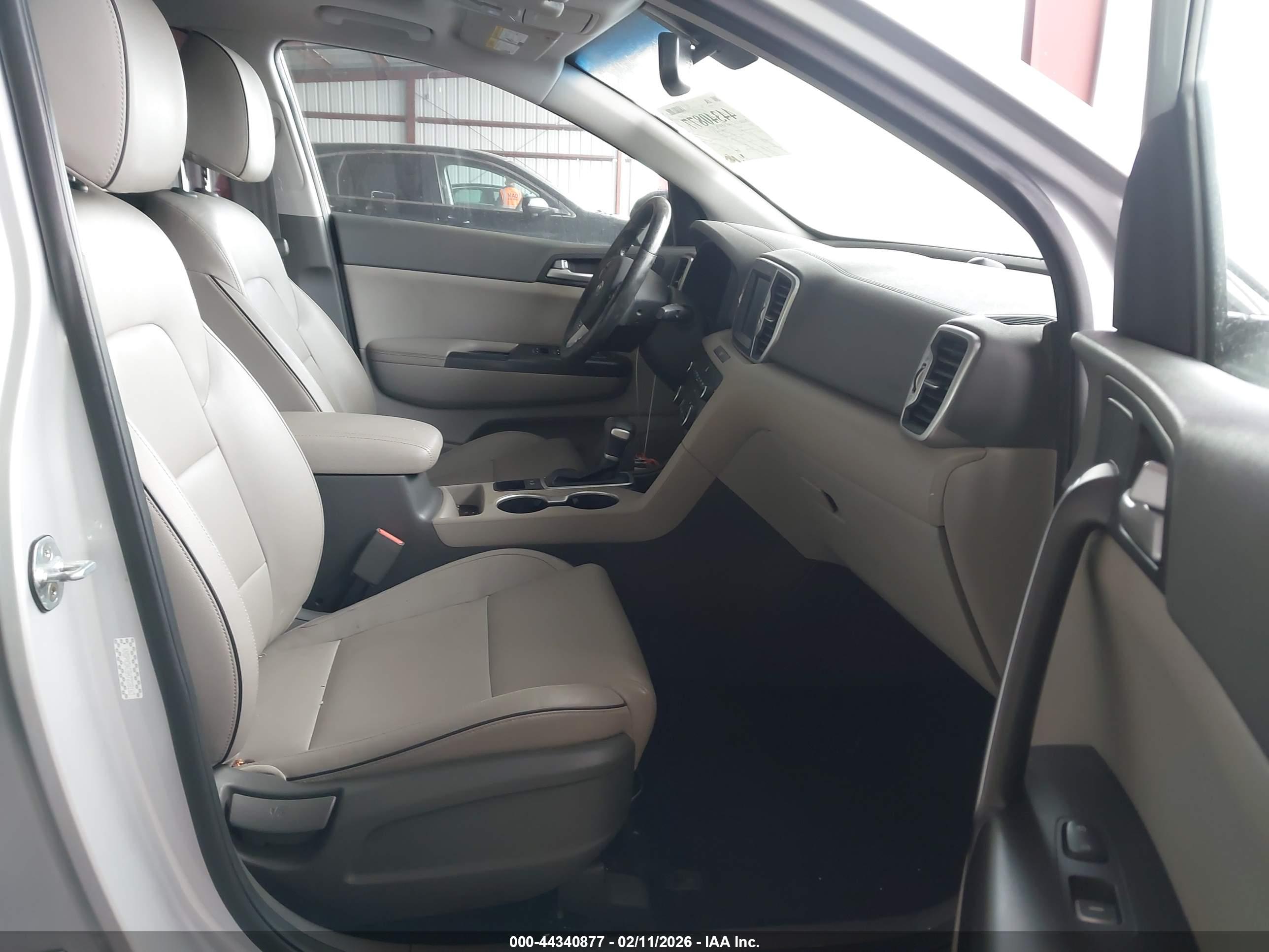 KIA SPORTAGE image 5
