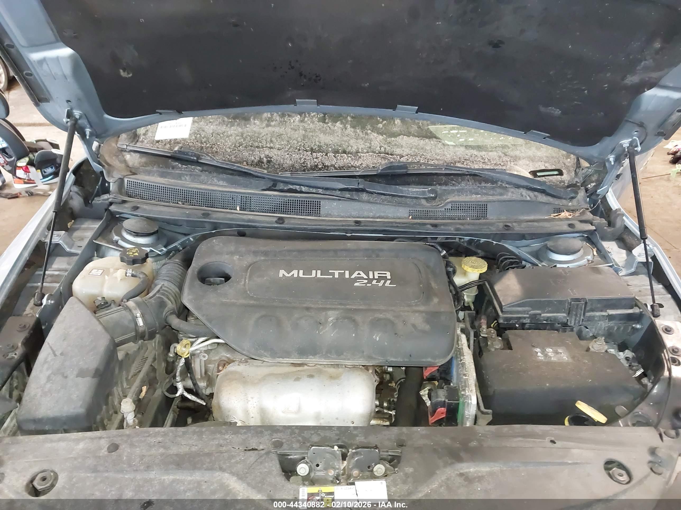 CHRYSLER 200 image 10