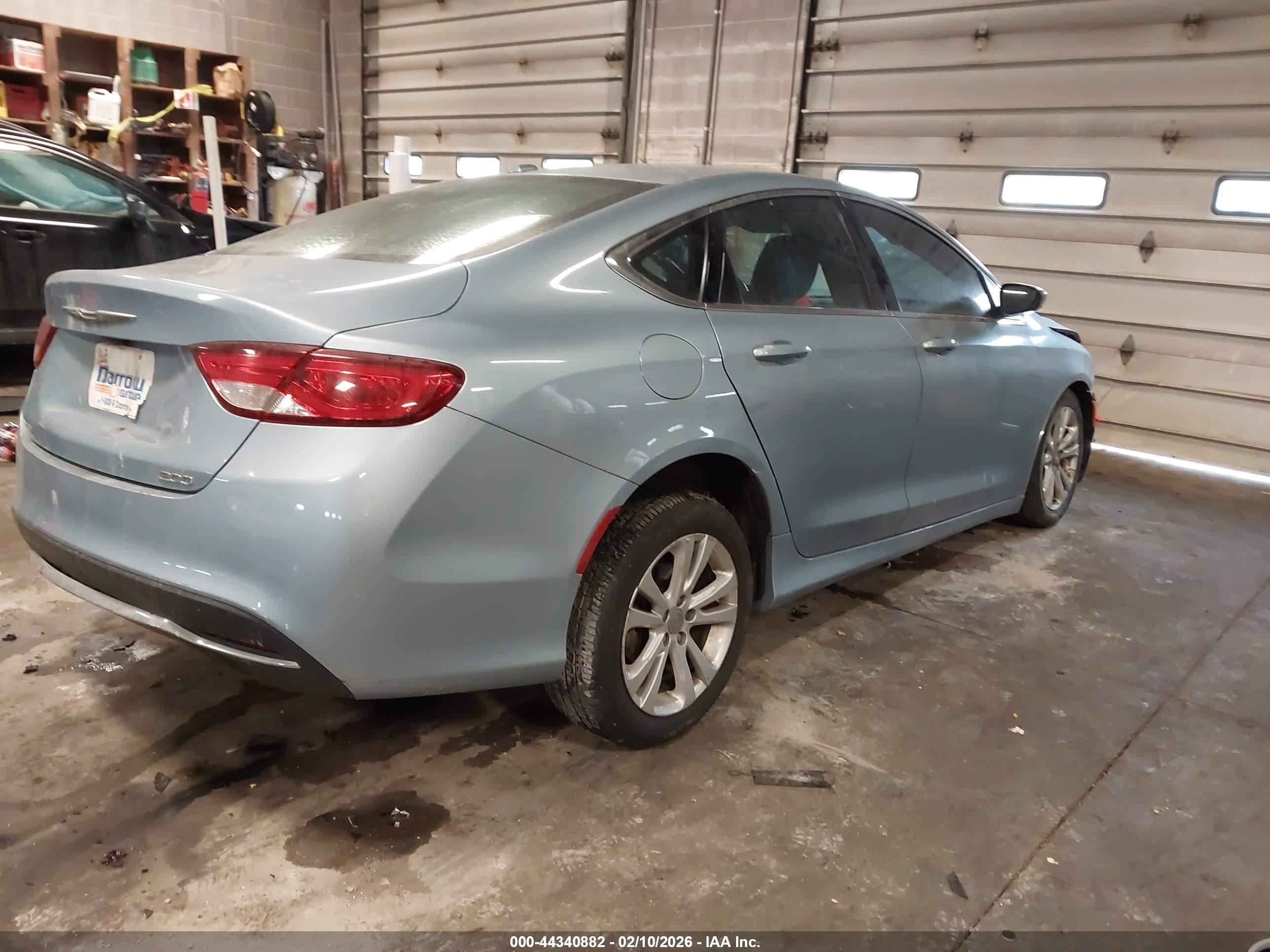 CHRYSLER 200 image 4
