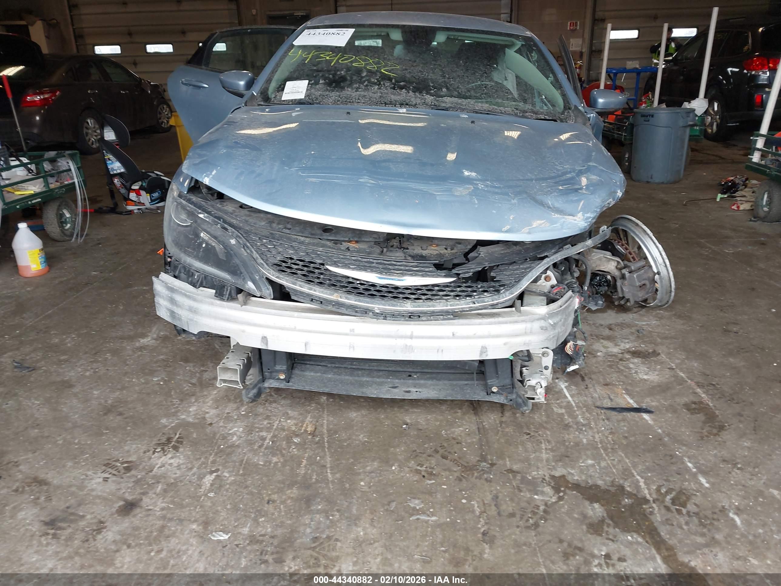 CHRYSLER 200 image 6