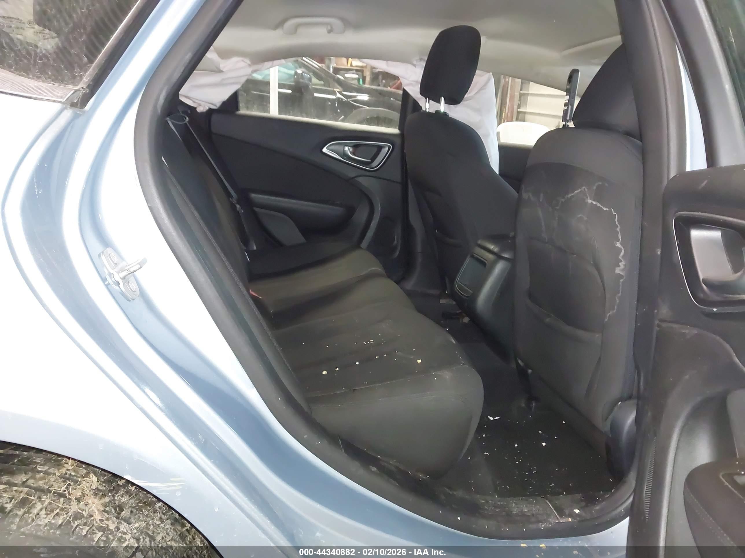 CHRYSLER 200 image 8
