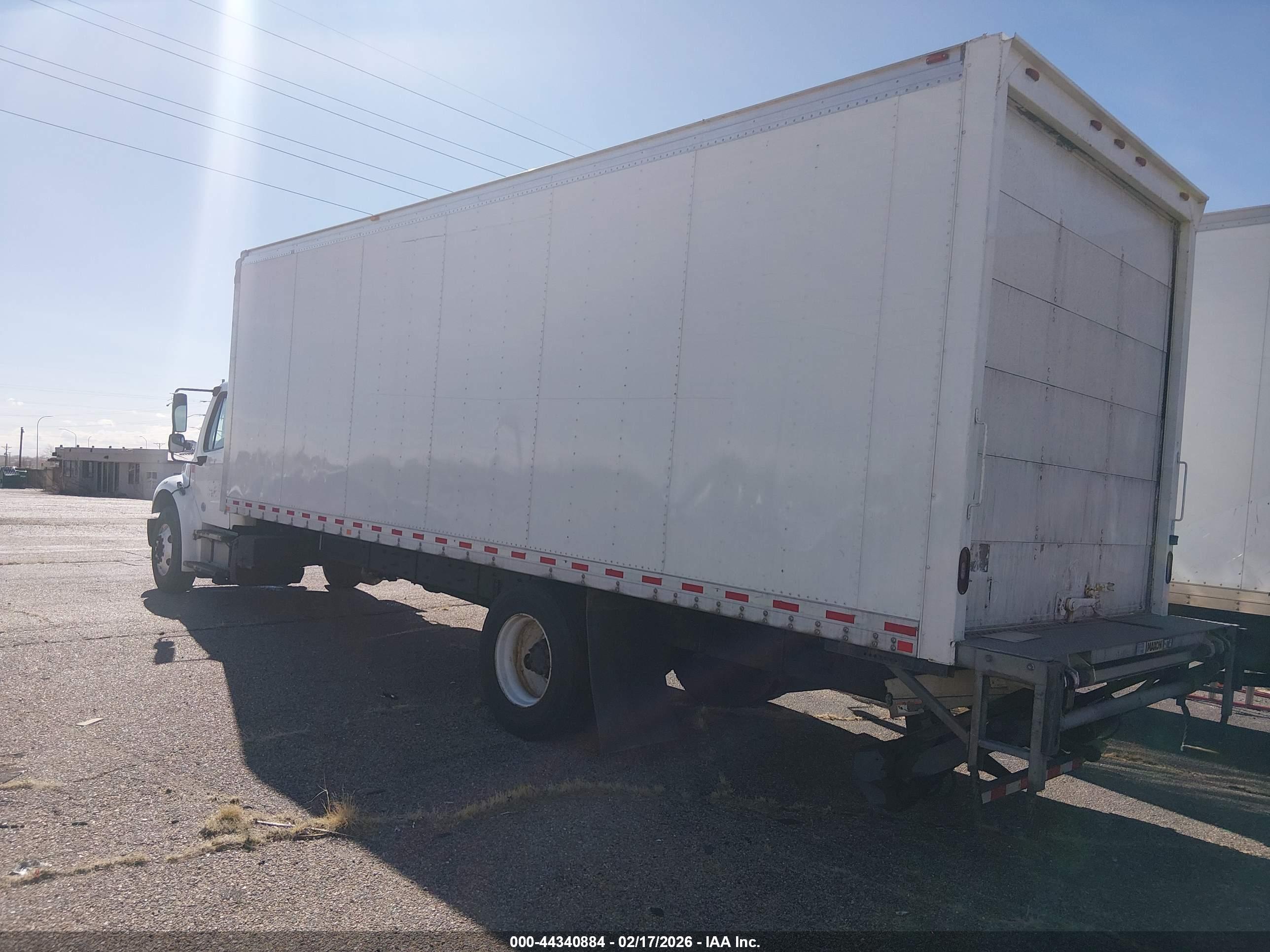 FREIGHTLINER M2 image 3