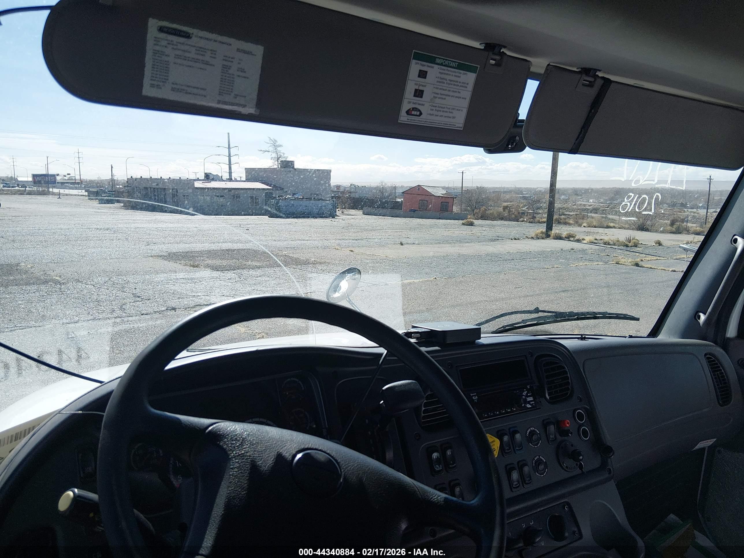 FREIGHTLINER M2 image 7