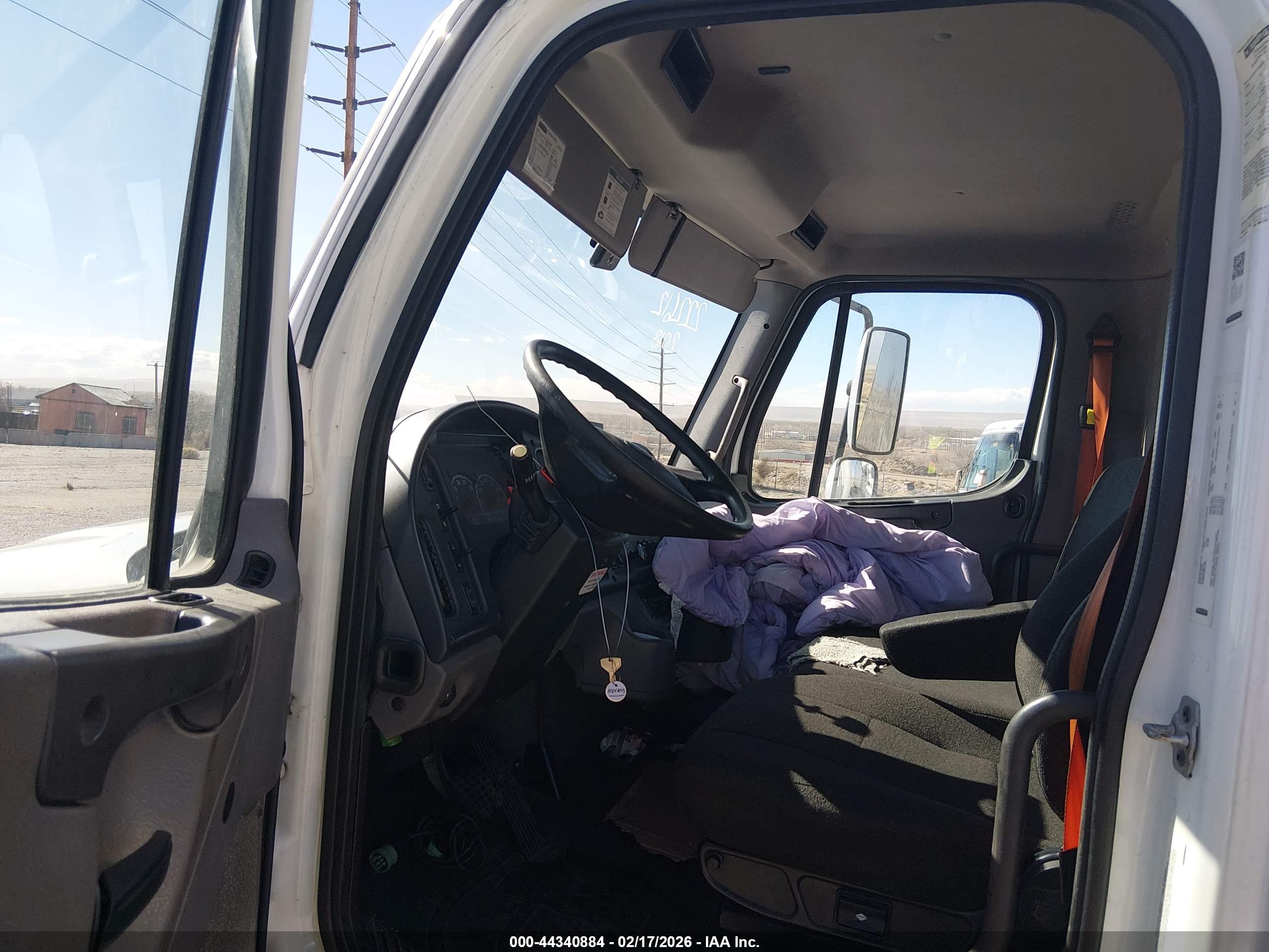 FREIGHTLINER M2 image 8