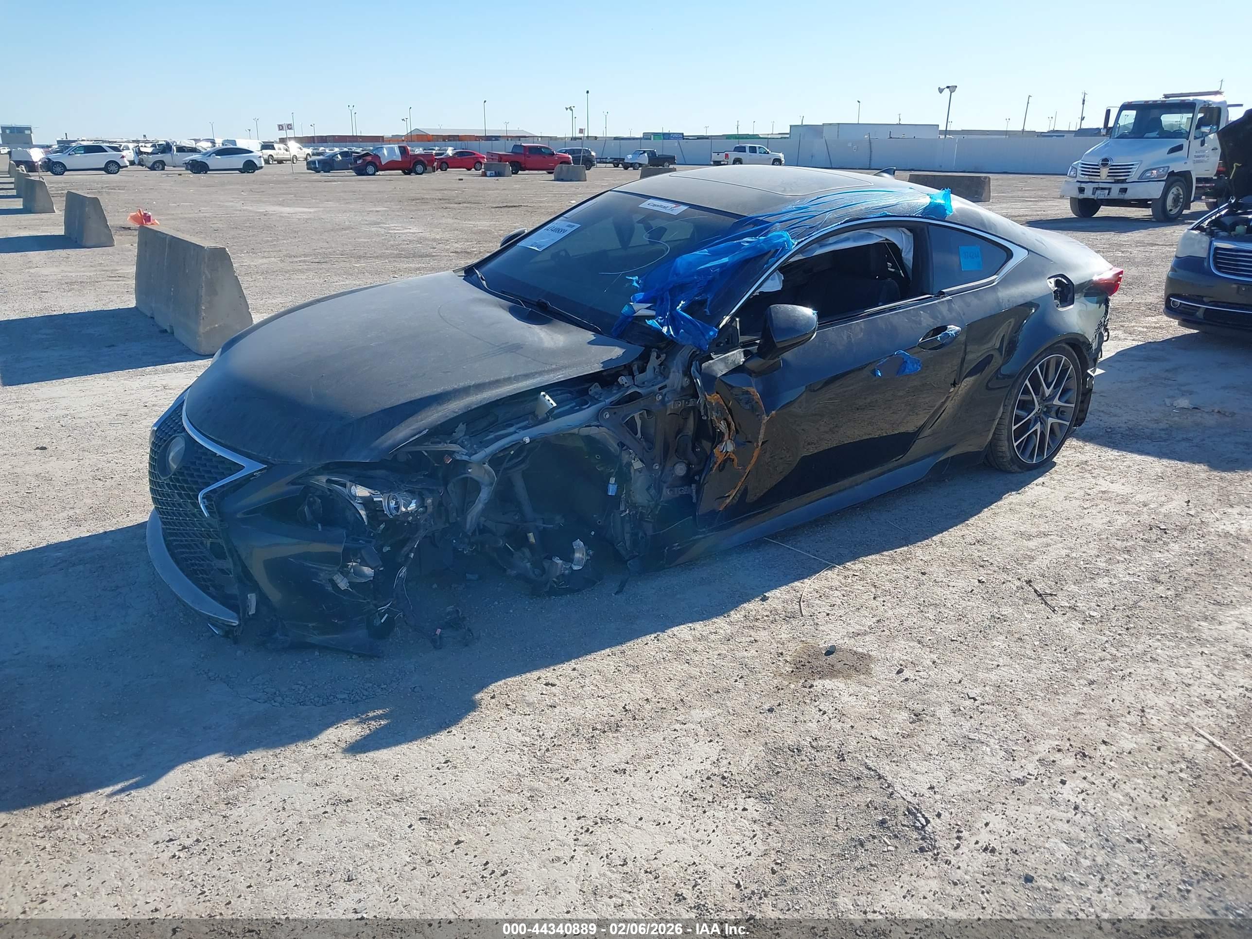 LEXUS RC image 2